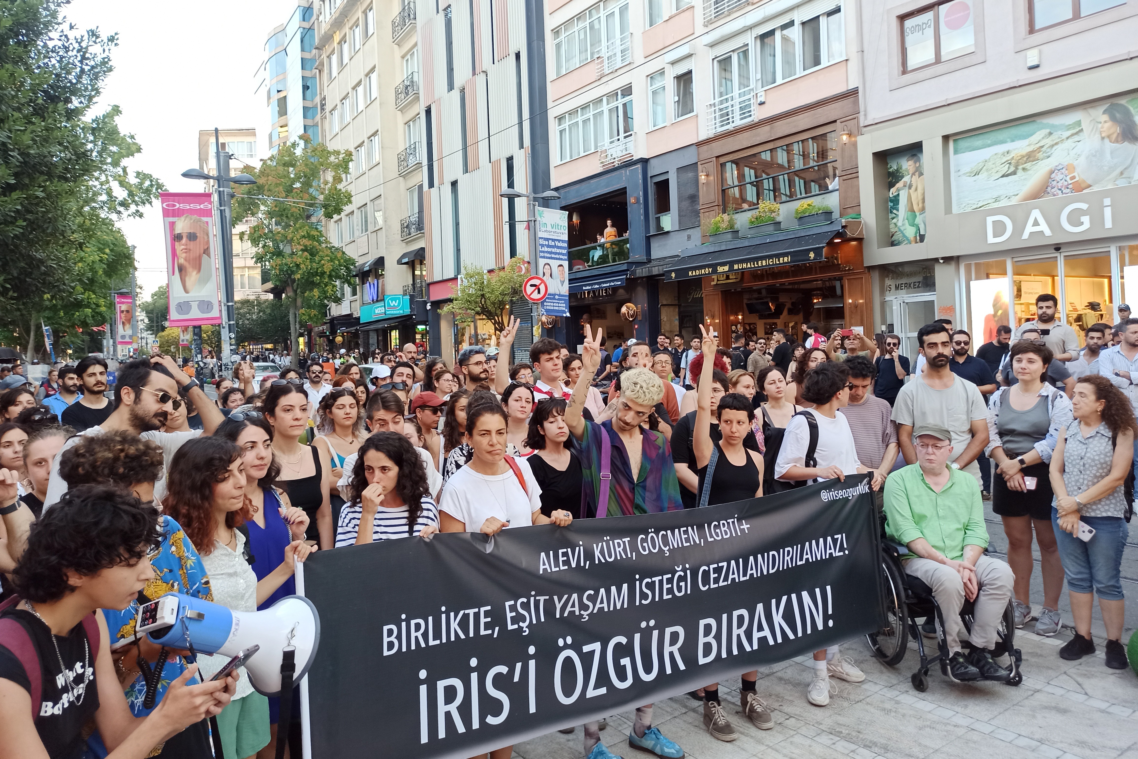 İstanbul kadiköy'de mülteci İris için açıklama yapıldı 