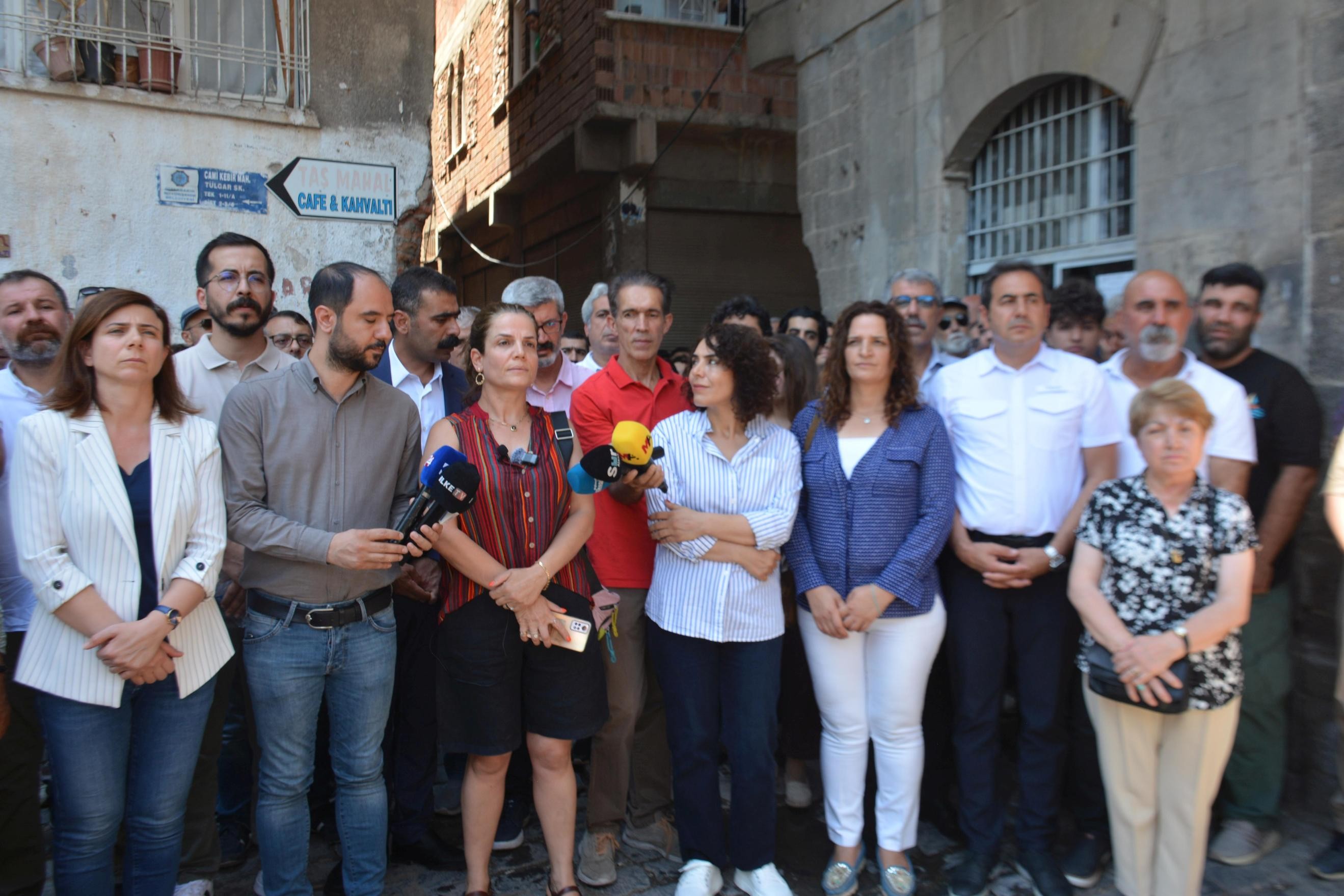 Diyarbakır'da kafelere yönelik saldırılar kınandı