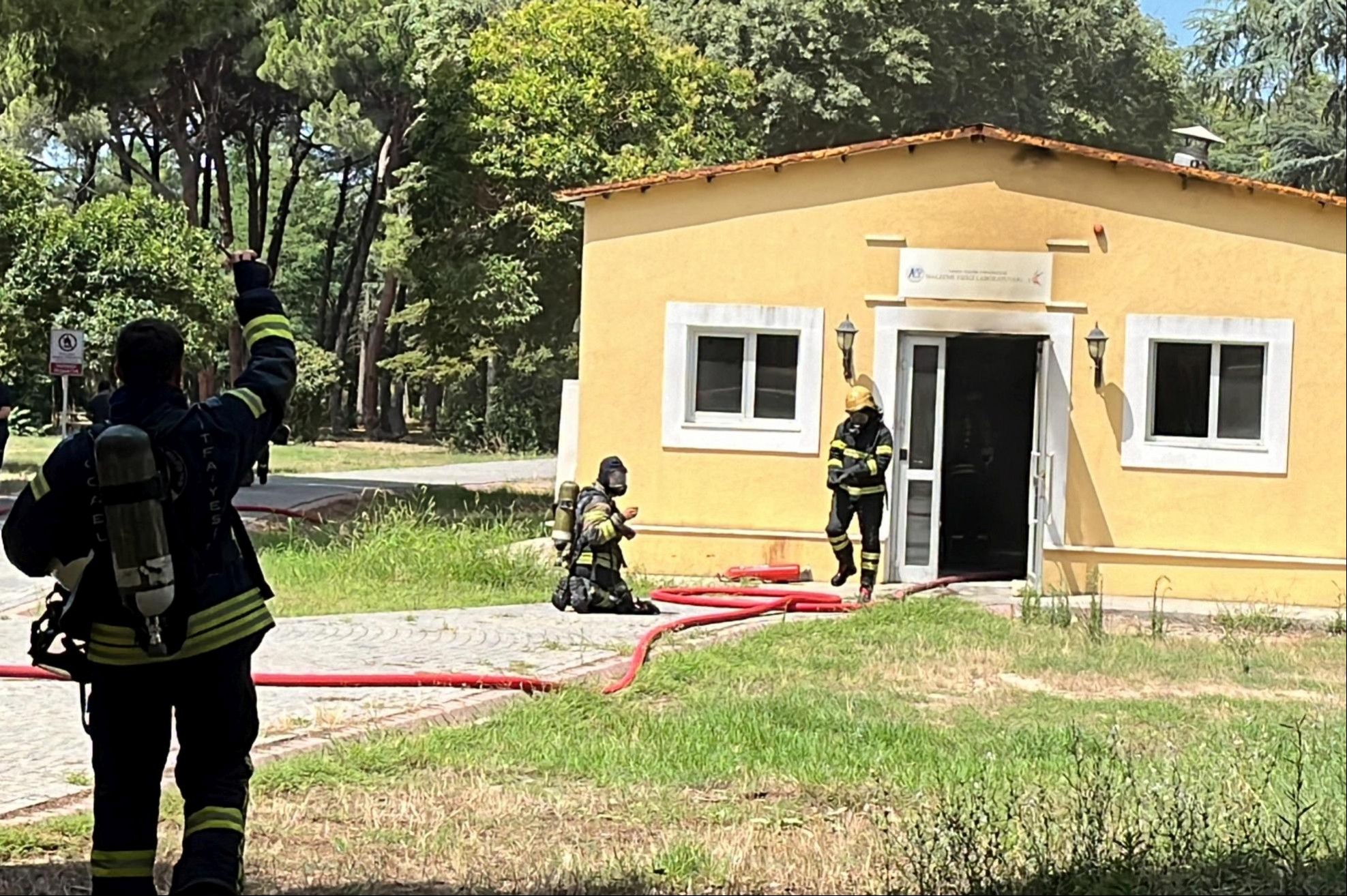 Gebze Teknik Üniversitesi’nde laboratuvardaki  yangına müdahale anı