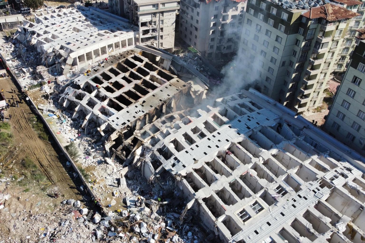 Hatay'da yıkılan Rönesans Rezidans