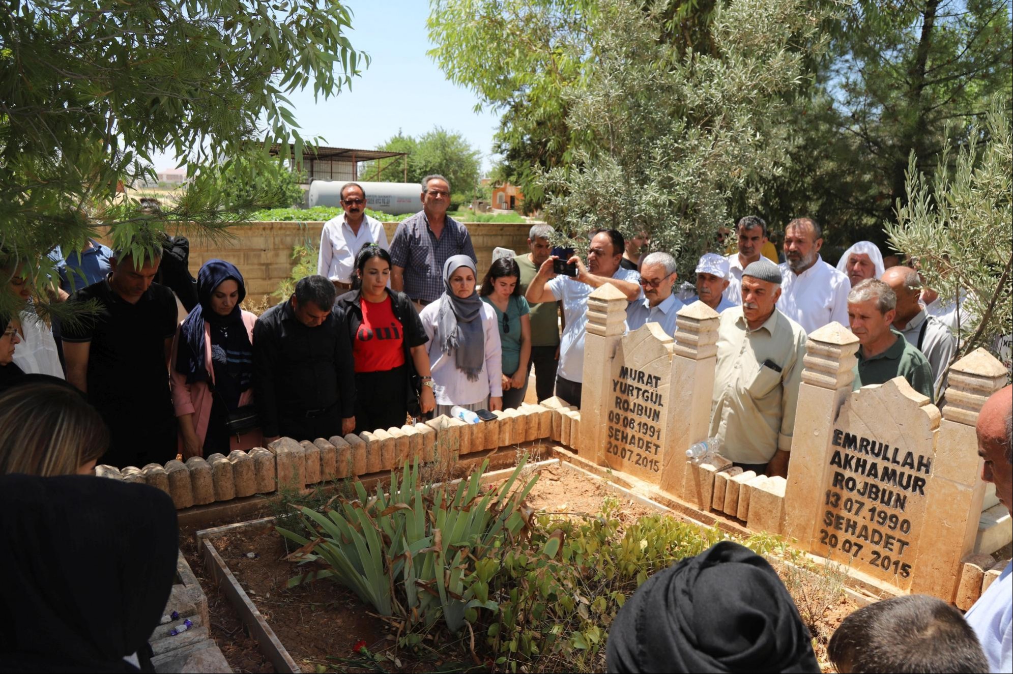 Suruç'ta katledilenler mezarları başında anıldı