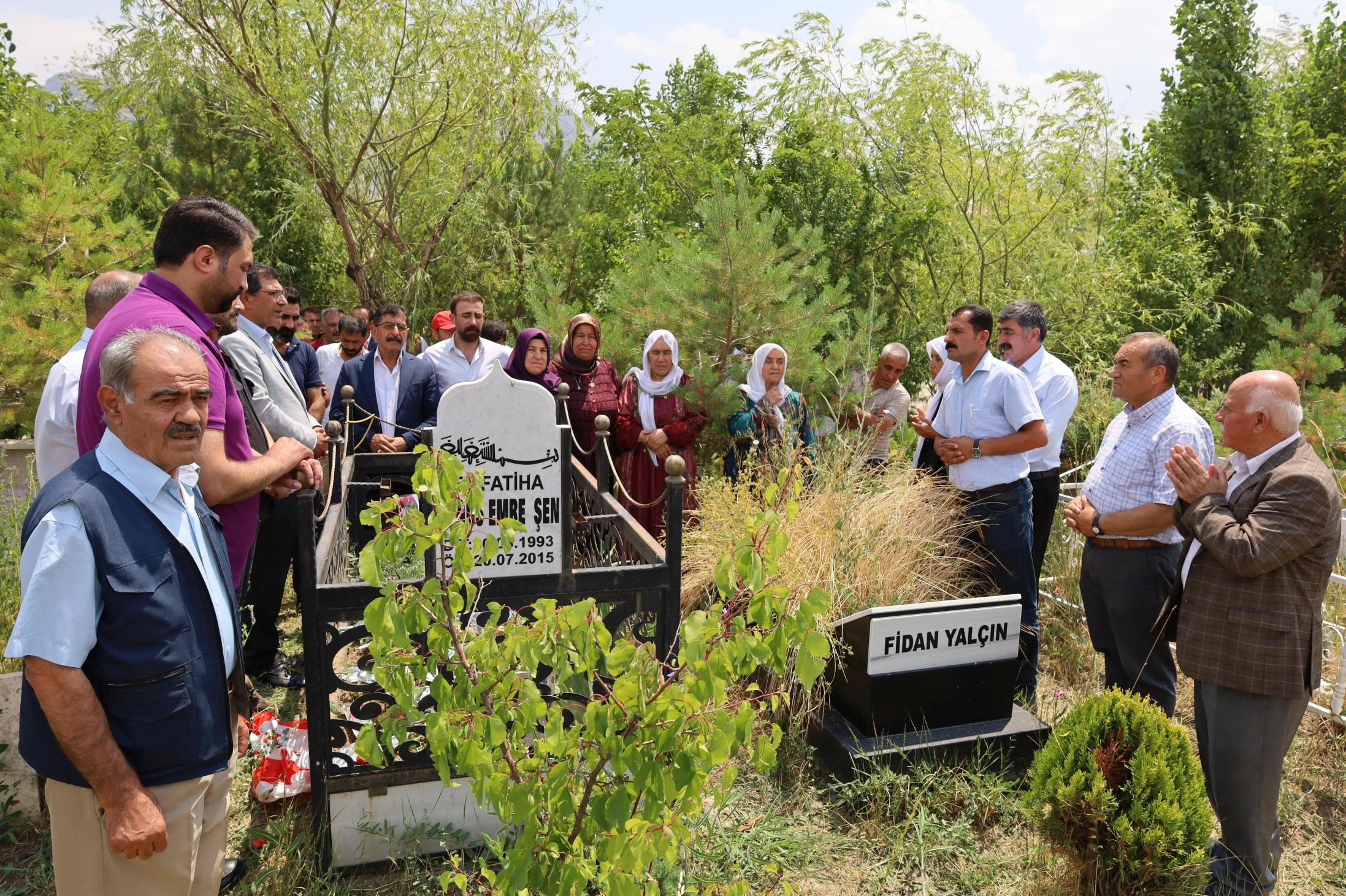 Suruç'ta katledilenler mezarları başında anıldı