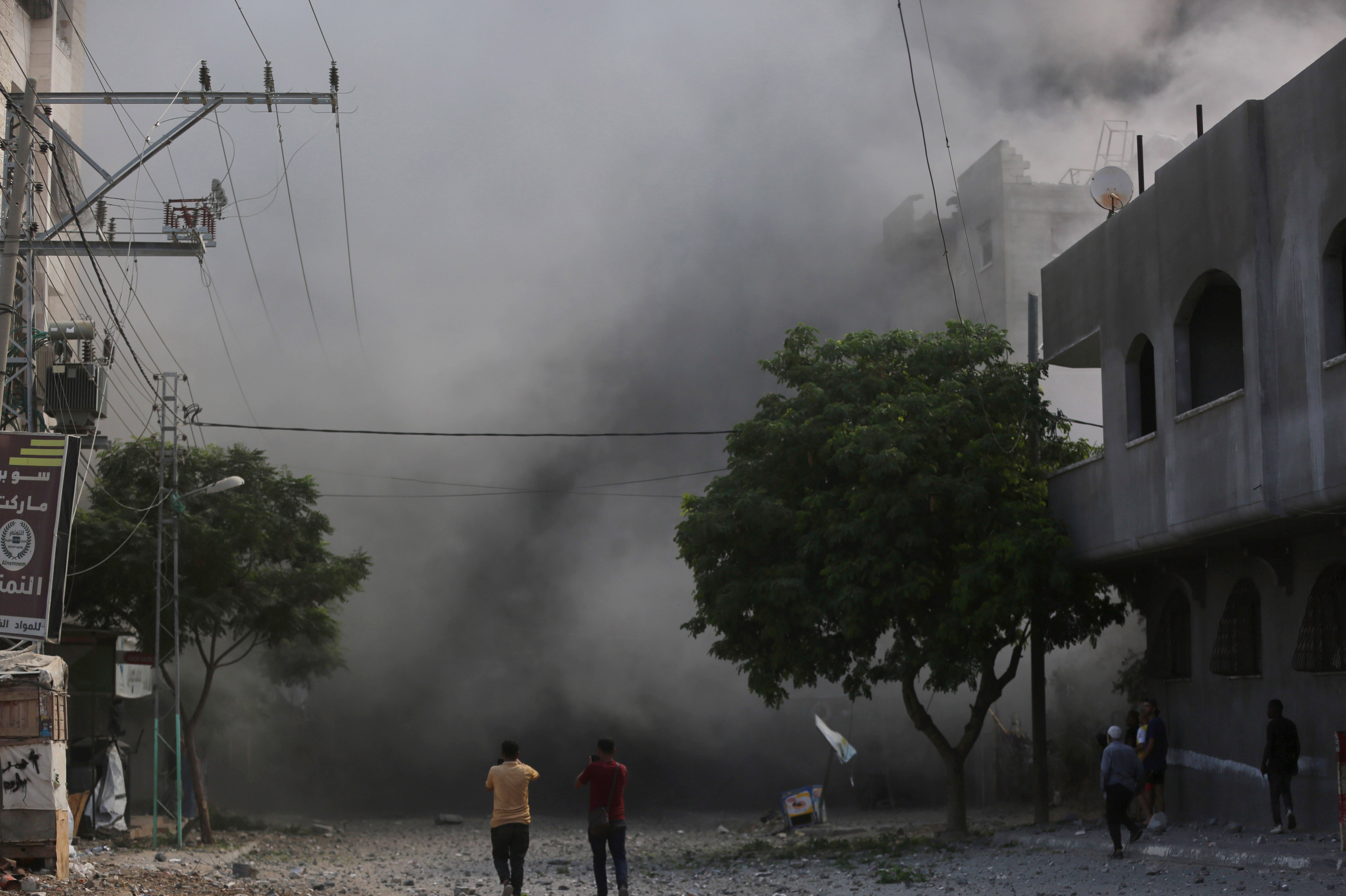 İsrail'in Gazze'ye düzenlediği hava saldırısında biri sağlık görevlisi, 5 kişi öldü