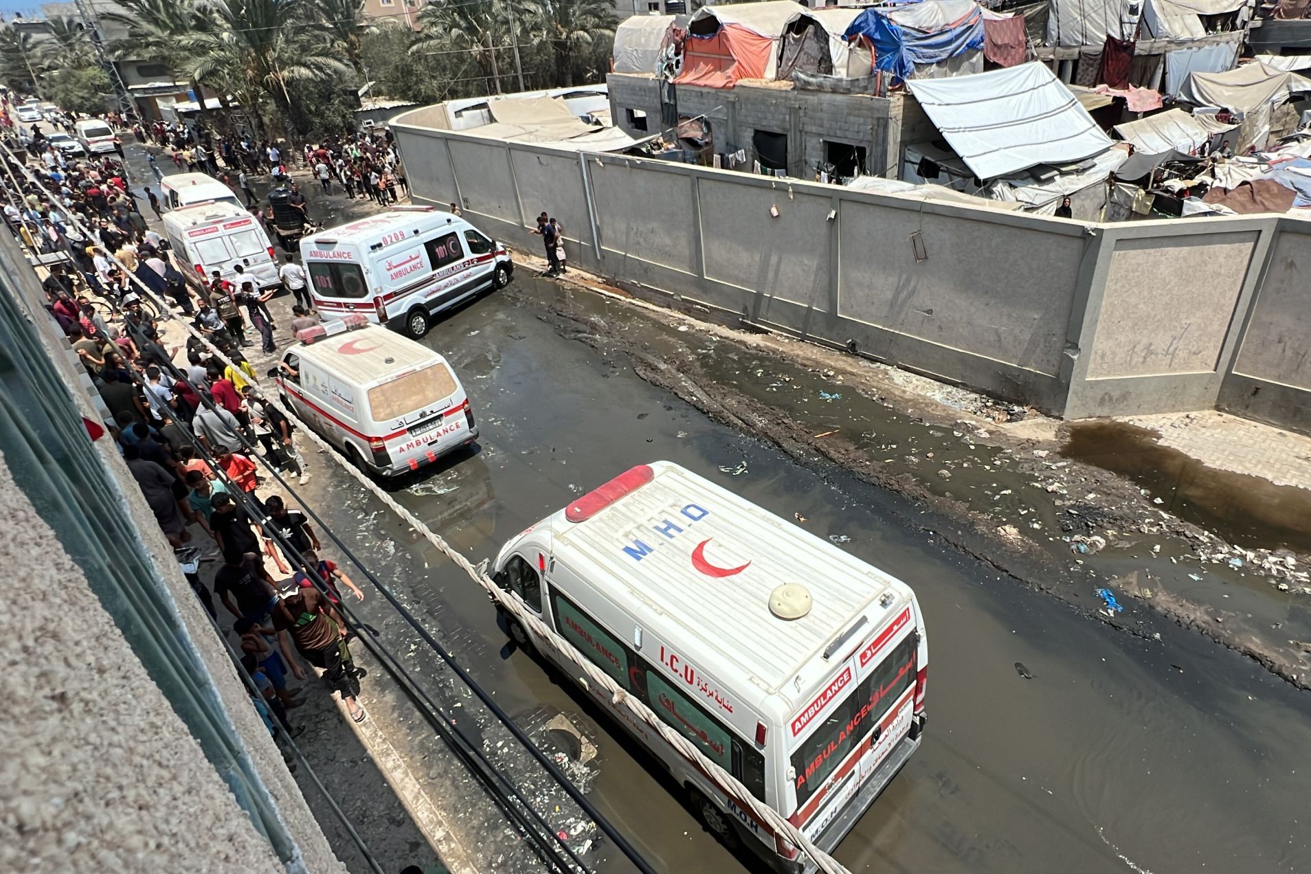  İsrail'in Deyr Belah'te bir sahra hastanesini bombalaması sonucu 31 kişi öldü.