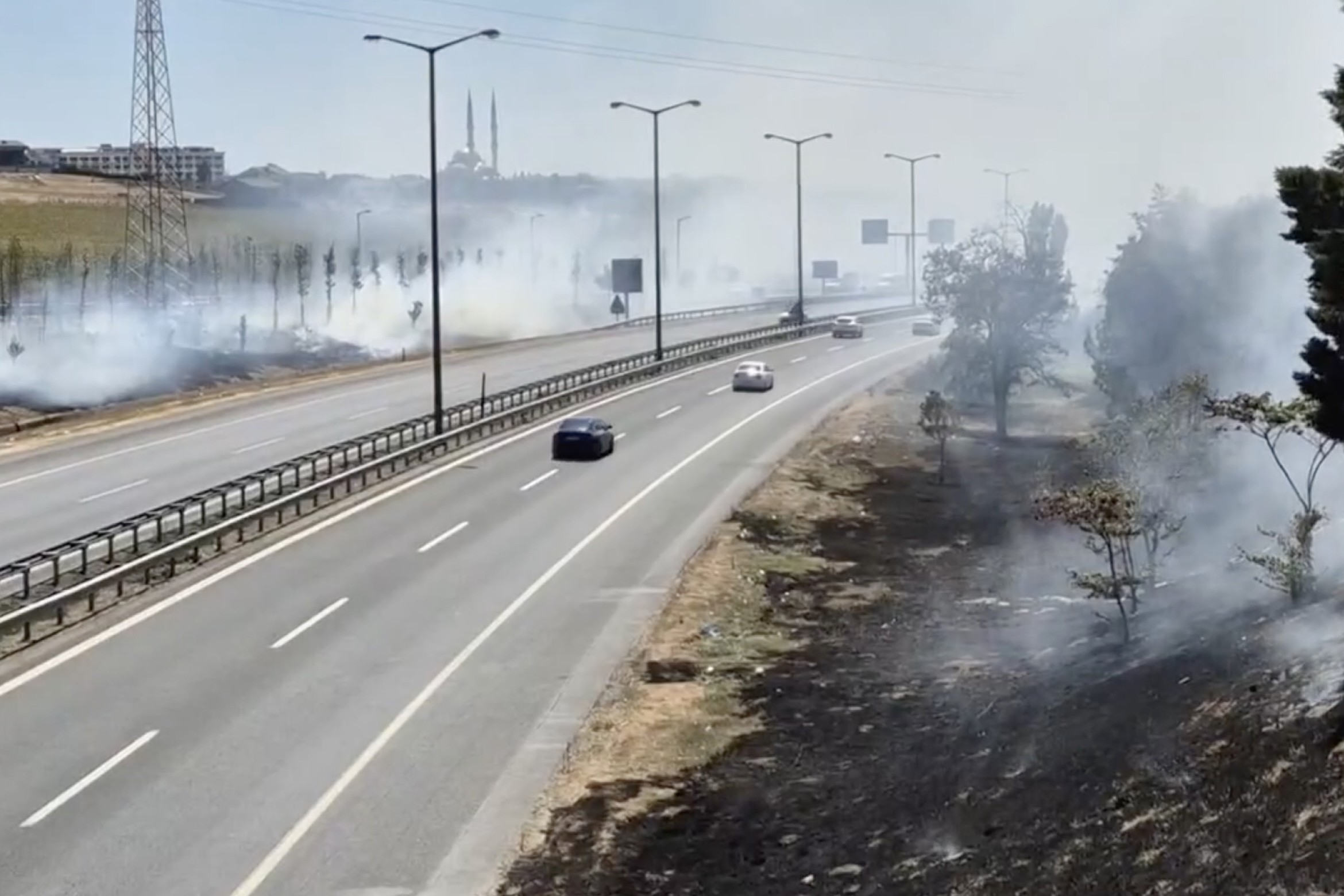 Silivri'de otluk alanda yangın çıktı