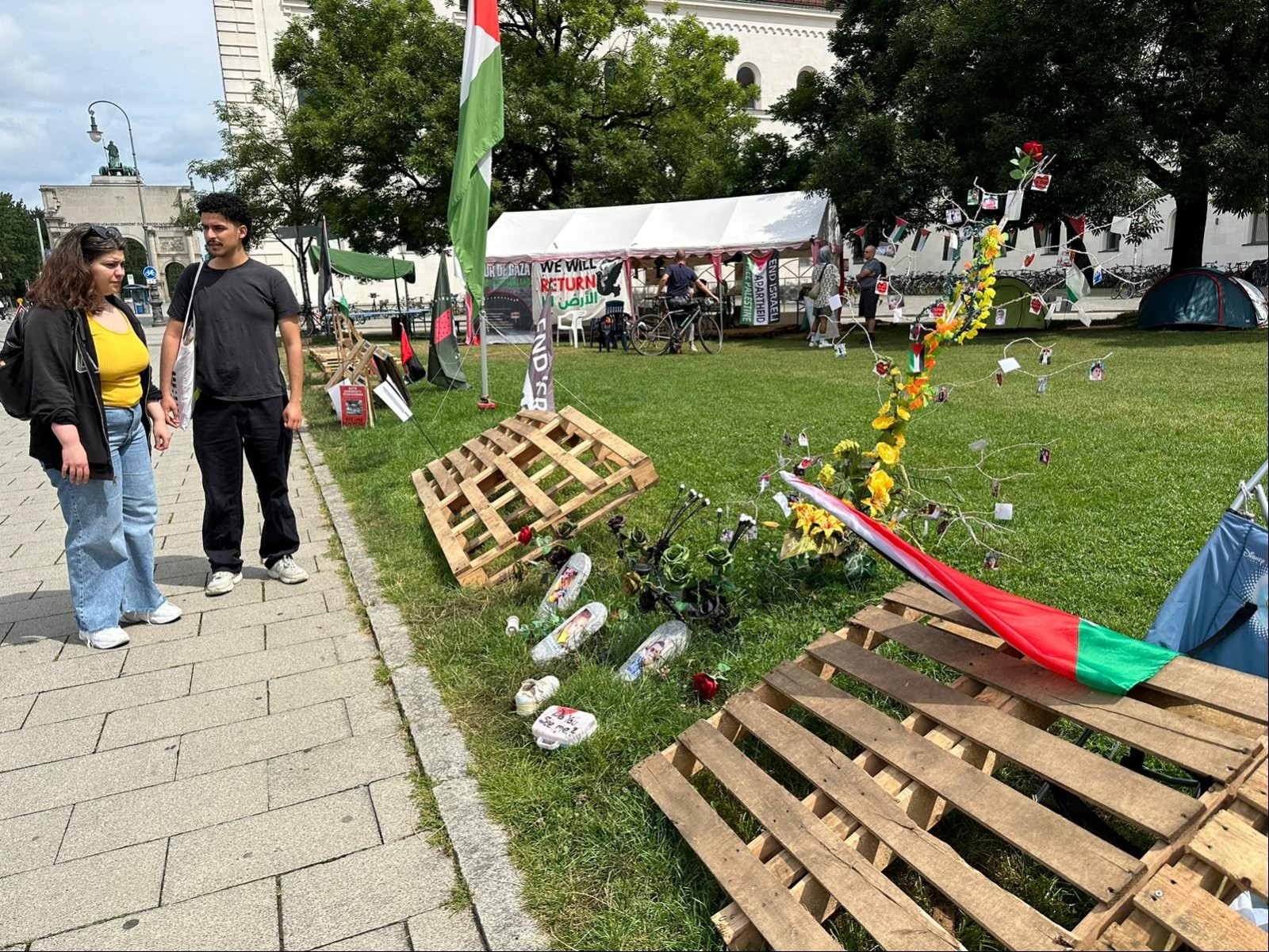 Münih’te kurulan 'Filistin kampı' kundaklandı 