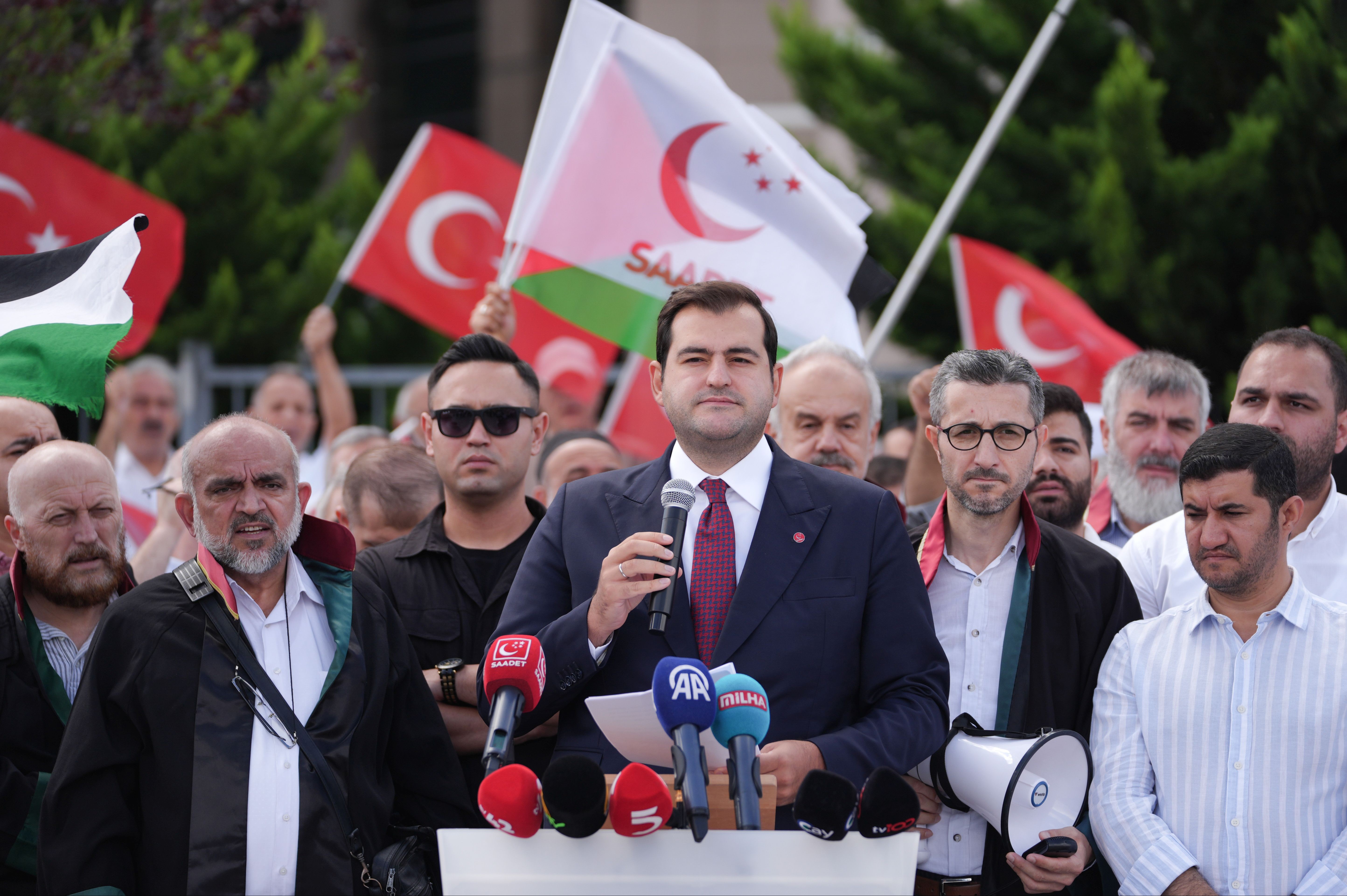 Saadet Partisi İstanbul İl Başkanlığı üyeleri açıklama yaptı