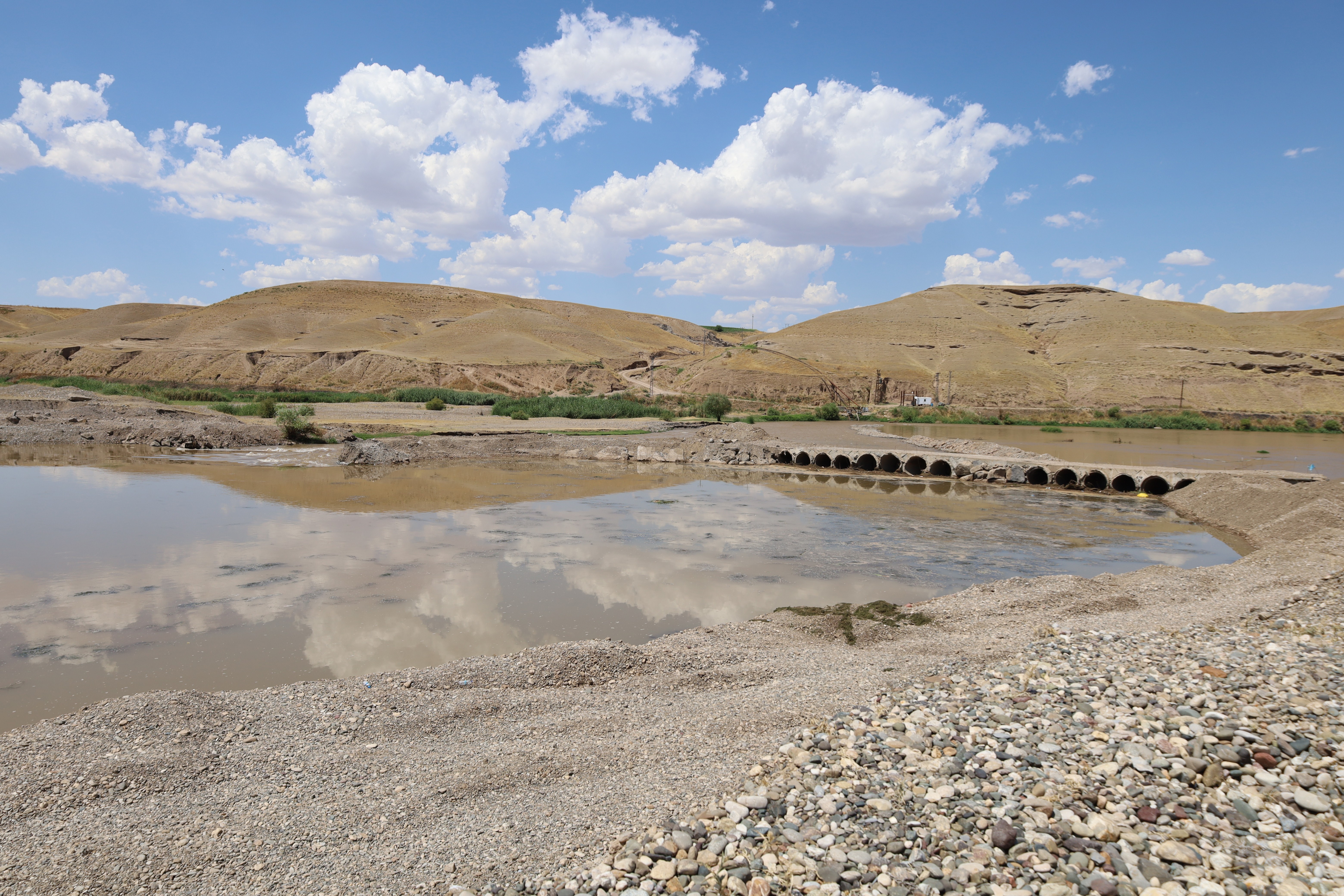 Dicle Nehri’ndeki kum ocakları 