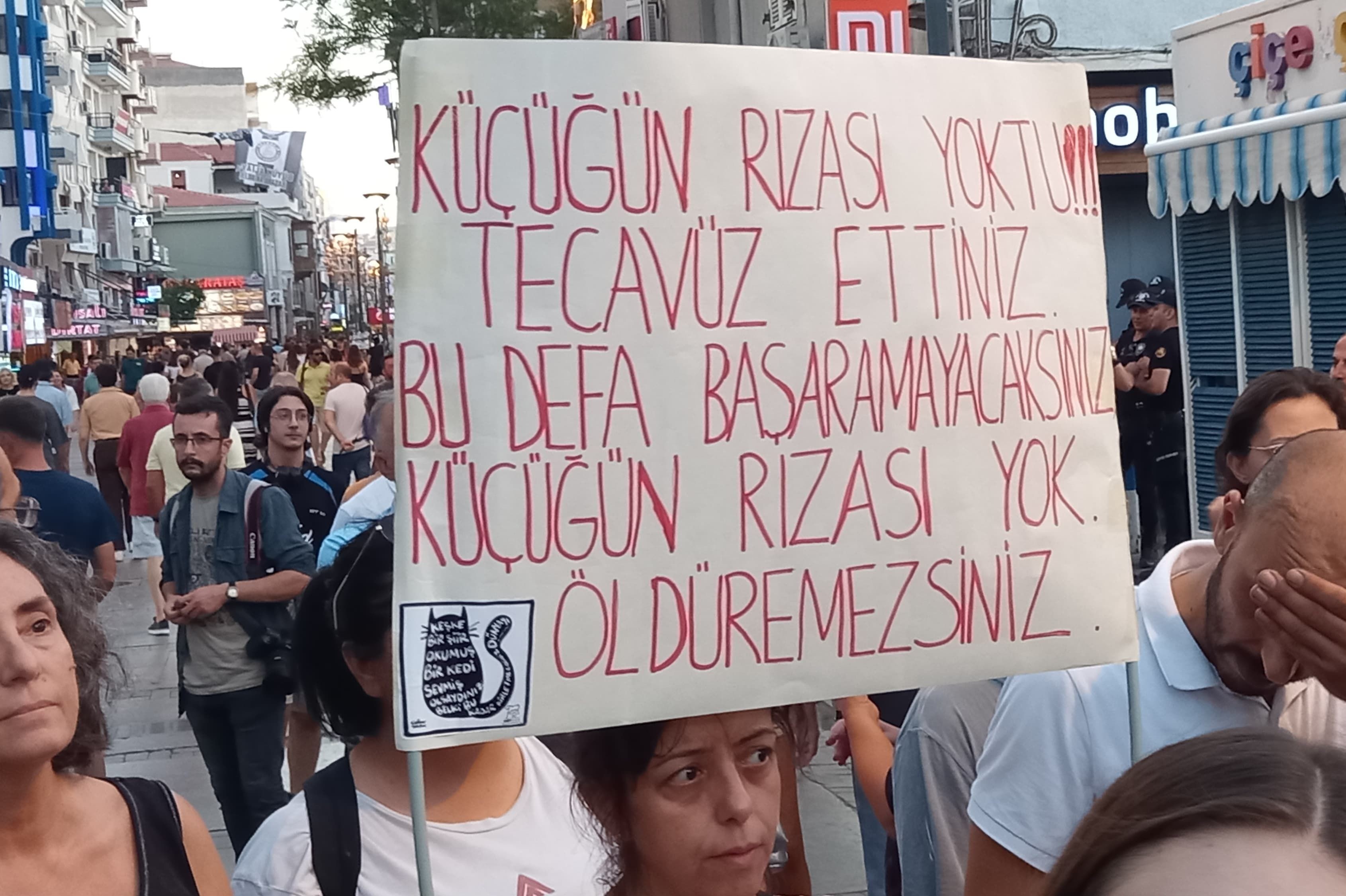 İzmir'de katliam yasası protesto edildi