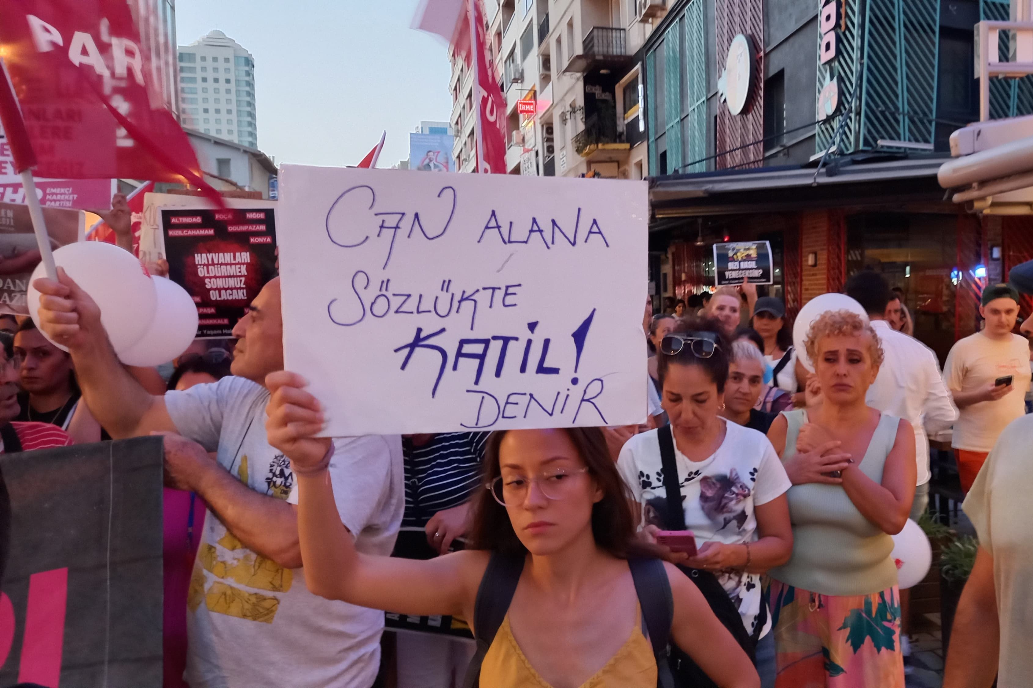 İzmir'de katliam yasası protesto edildi