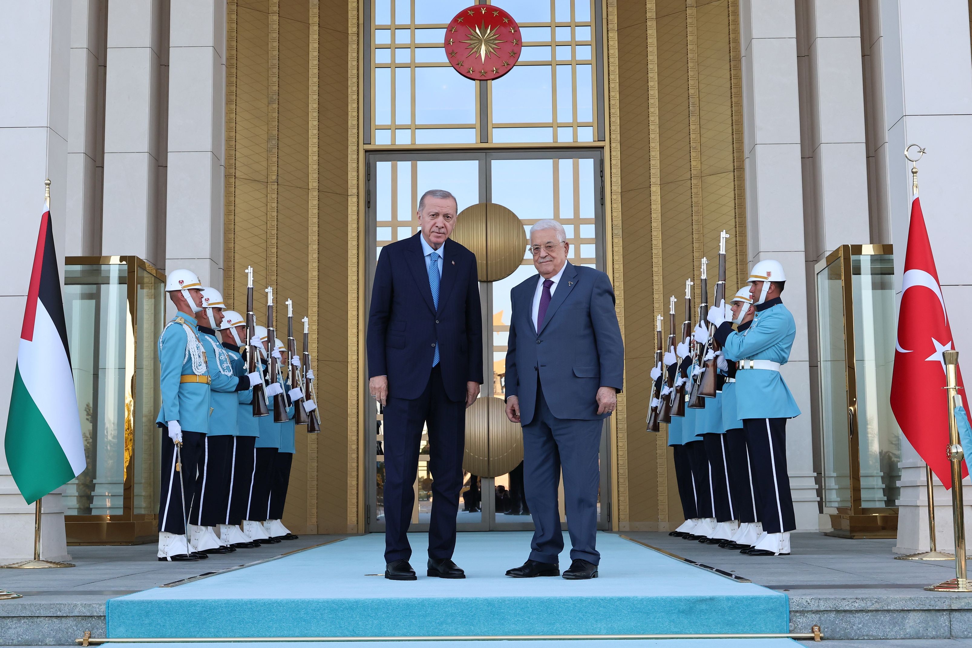 Tayyip Erdoğan (solda) Mahmud Abbas (sağda)