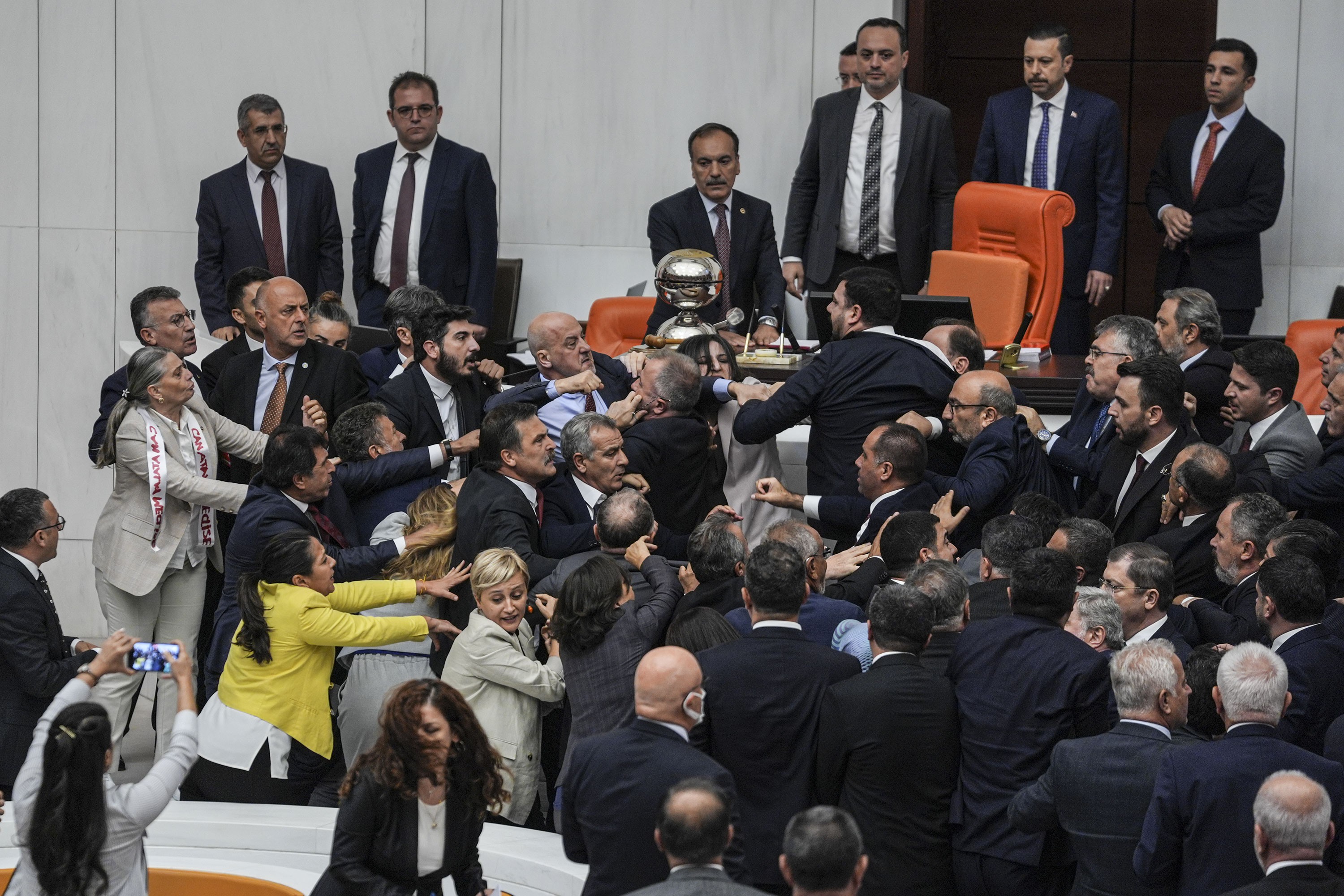 Can Atalay için TBMM Genel Kurulu'nda düzenlenen olağanüstü toplantıda AKP'li vekiller muhalefete saldırdı