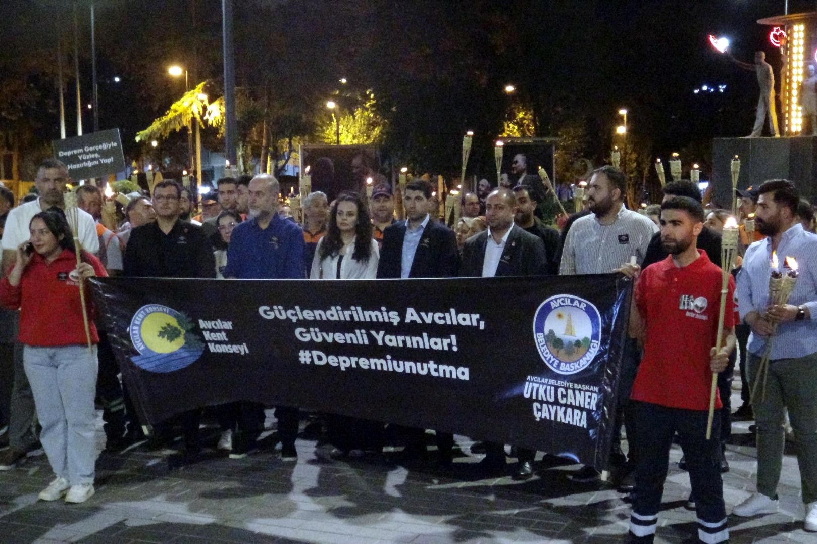 Avcılar'da depremde yaşamını yitirenler anıldı