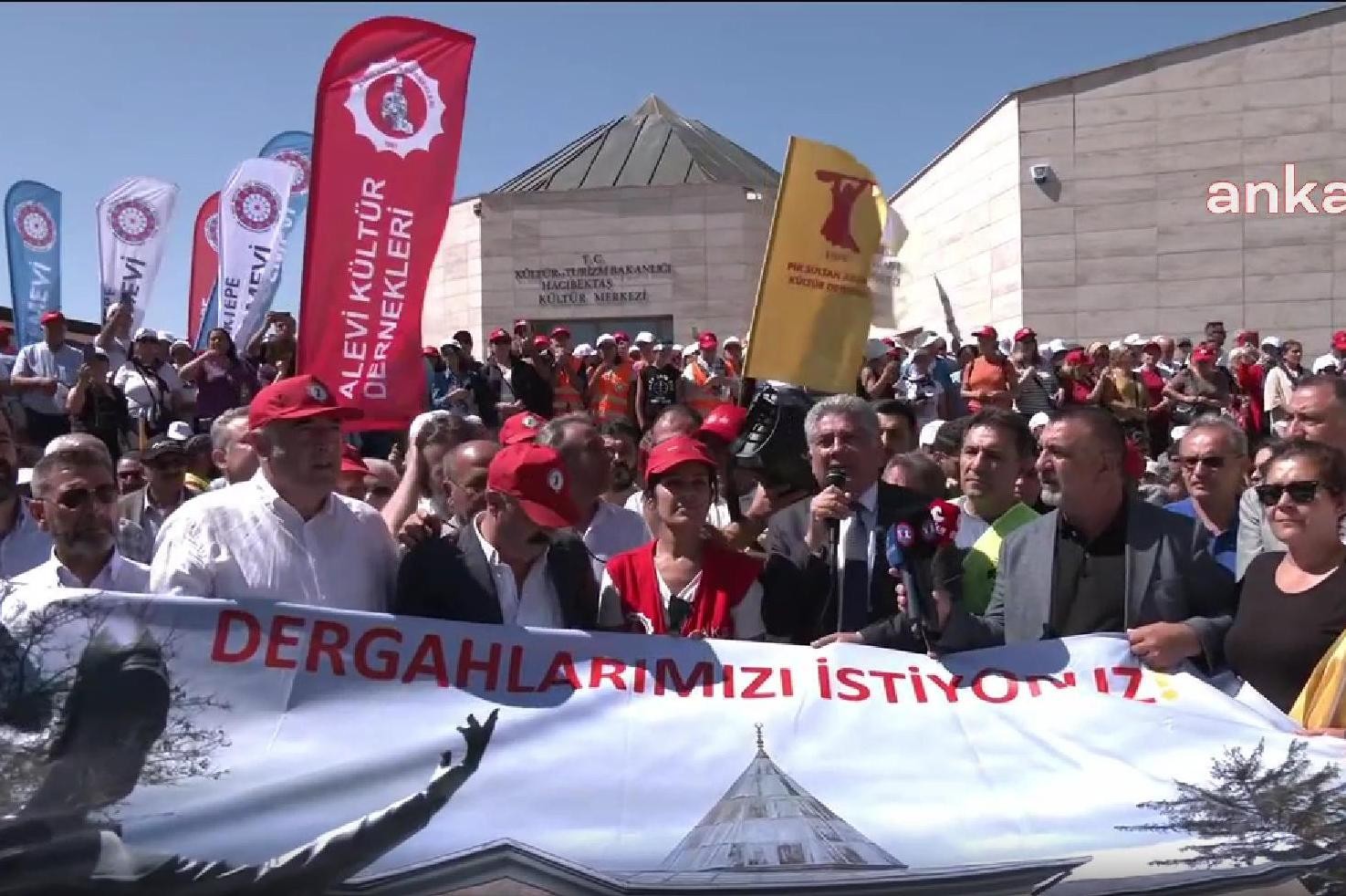 Alevi örgütleri, Alevi-Bektaşi Kültür ve Cemevi Başkanlığı'nın programını protesto etti