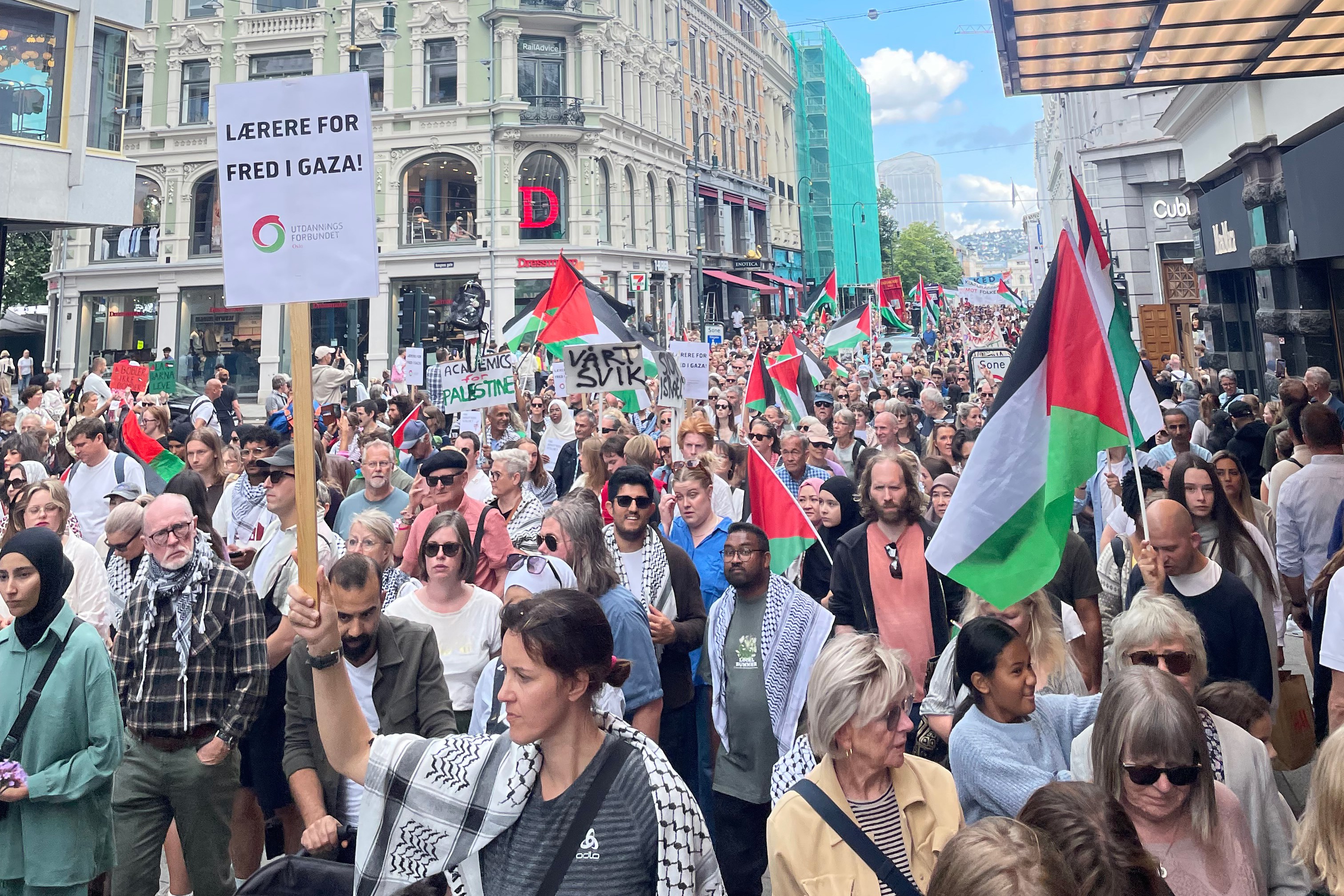 Oslo’da, İsrail’in Filistin’e yönelik sürdürdüğü katliamlar protesto edildi