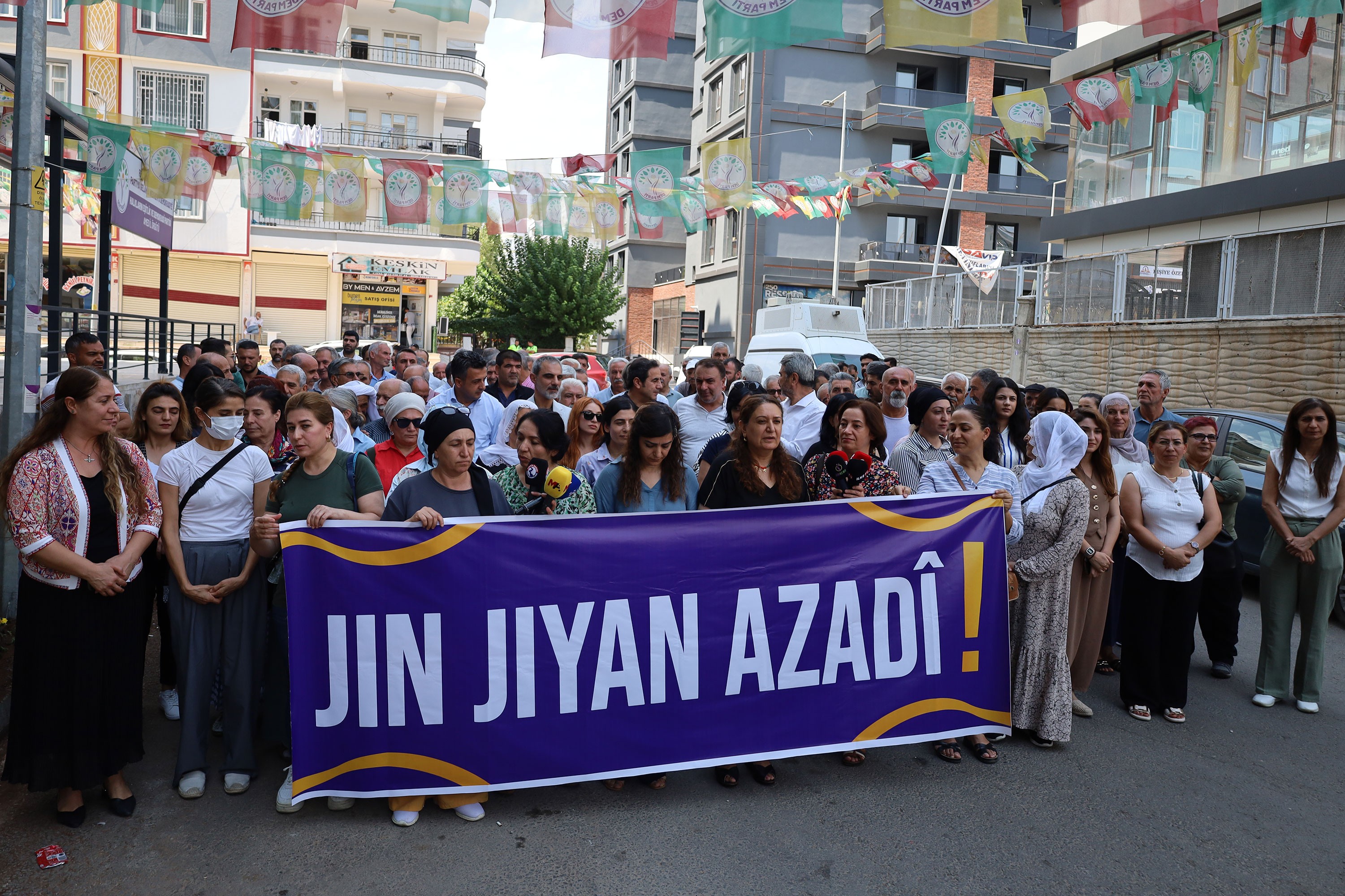 AKP'li vekillerin Meclisteki saldırısı Diyarbakır'da protesto edildi