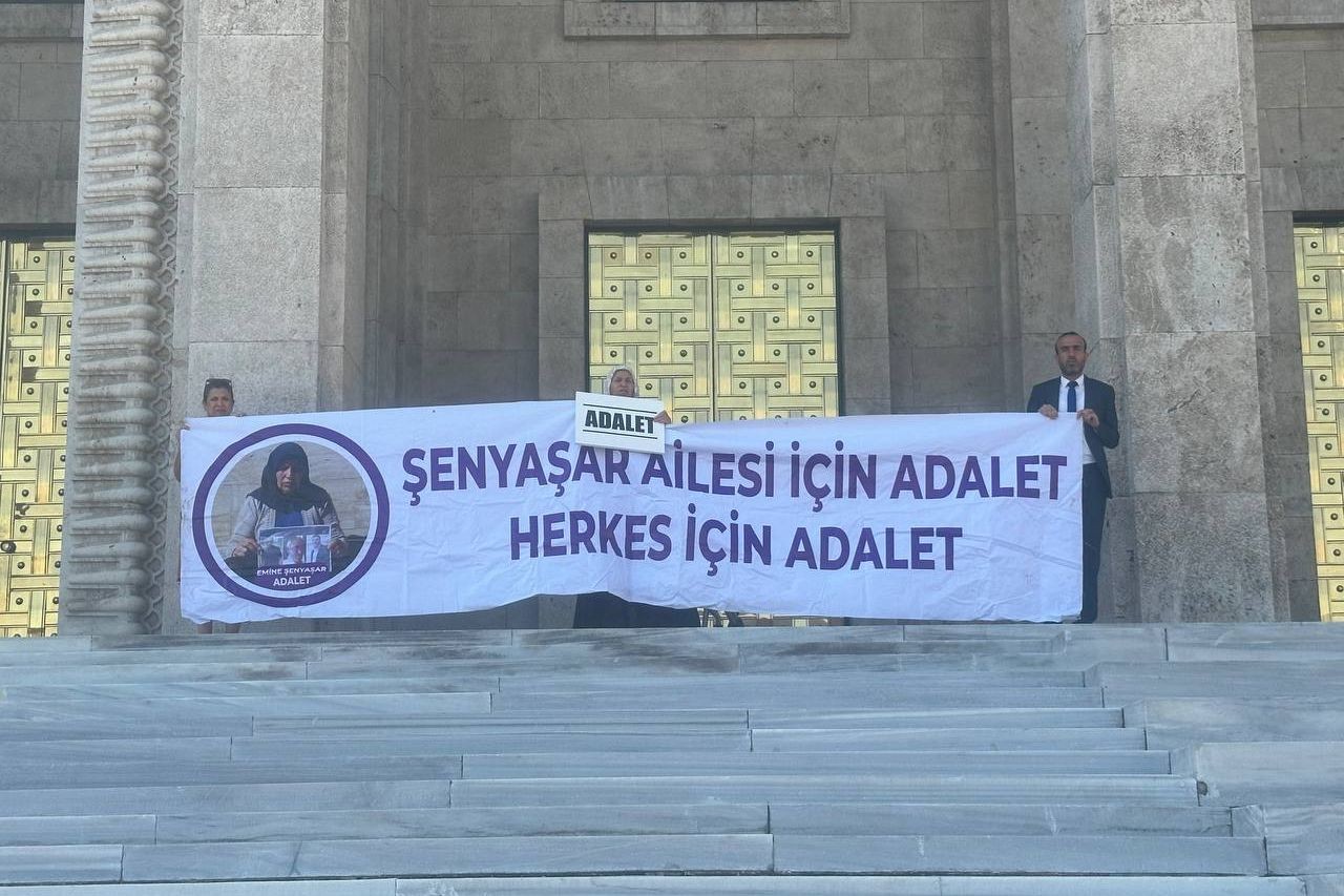 Şenyaşar ailesi Meclis bahçesinde