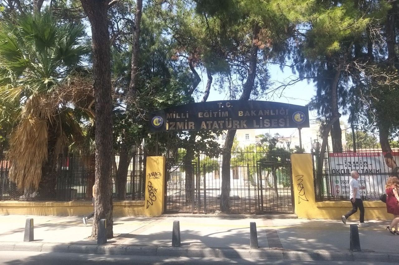 İzmir Atatürk Lisesi