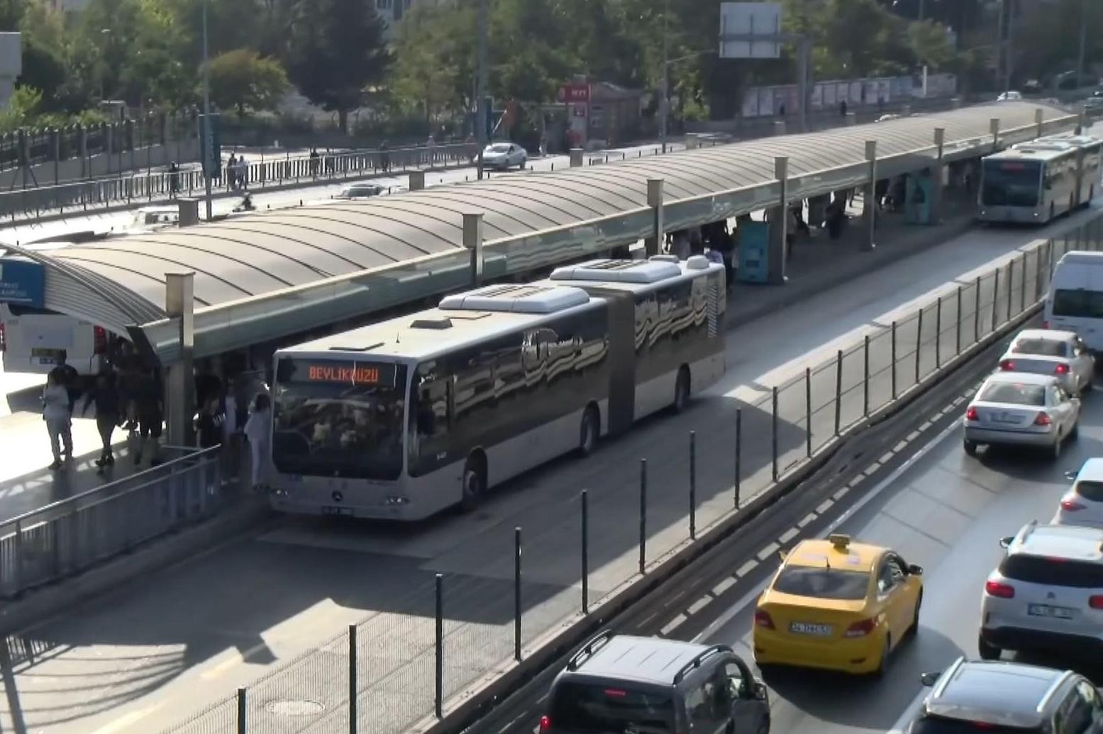 Metrobüs durağı