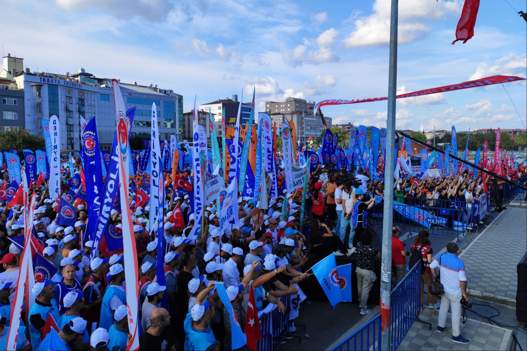 TÜRK-İŞ'in yerellerde gerçekleştirdiği eylem.