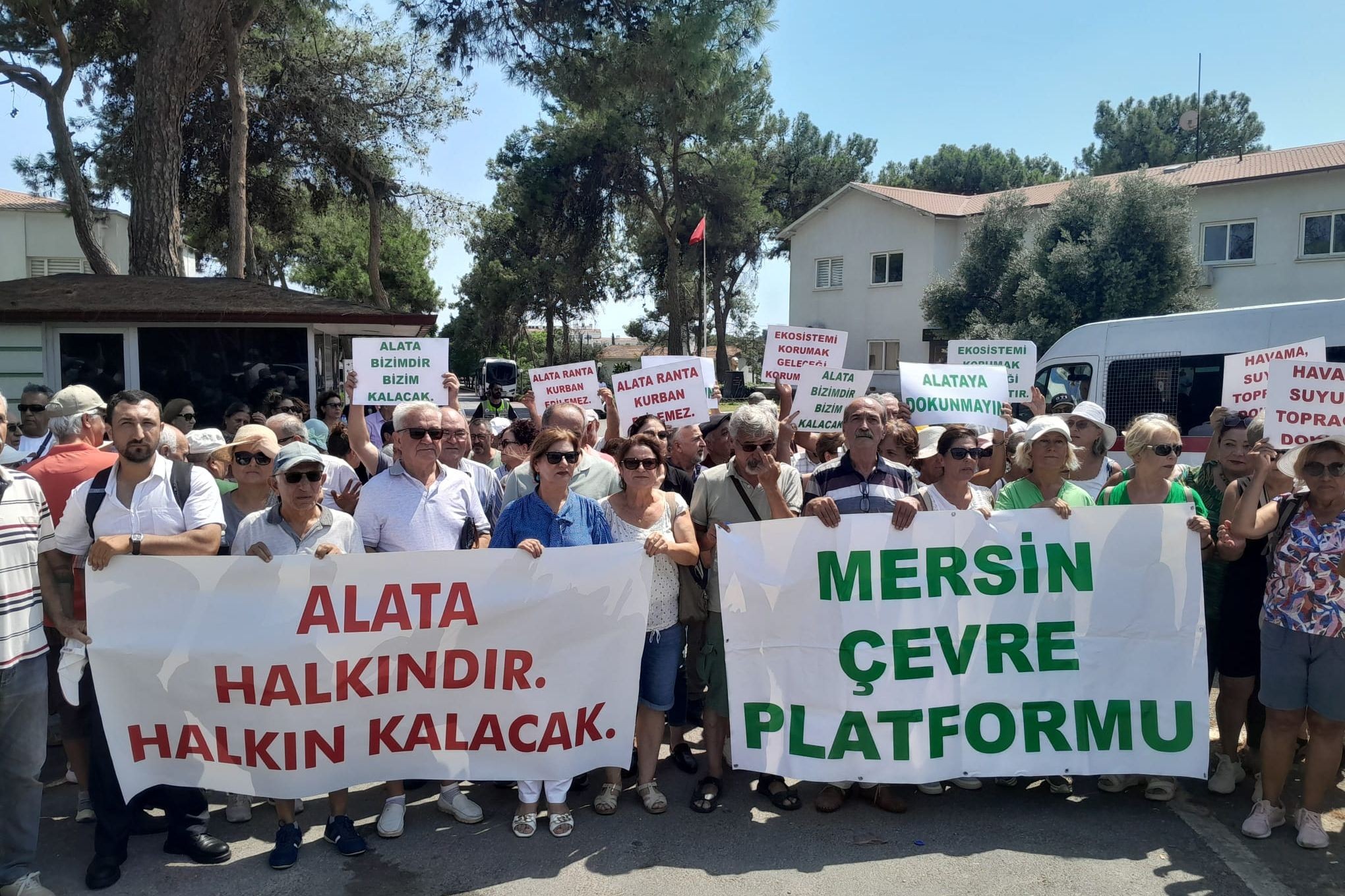 Mersin'de, Alata için yapılan eylem.