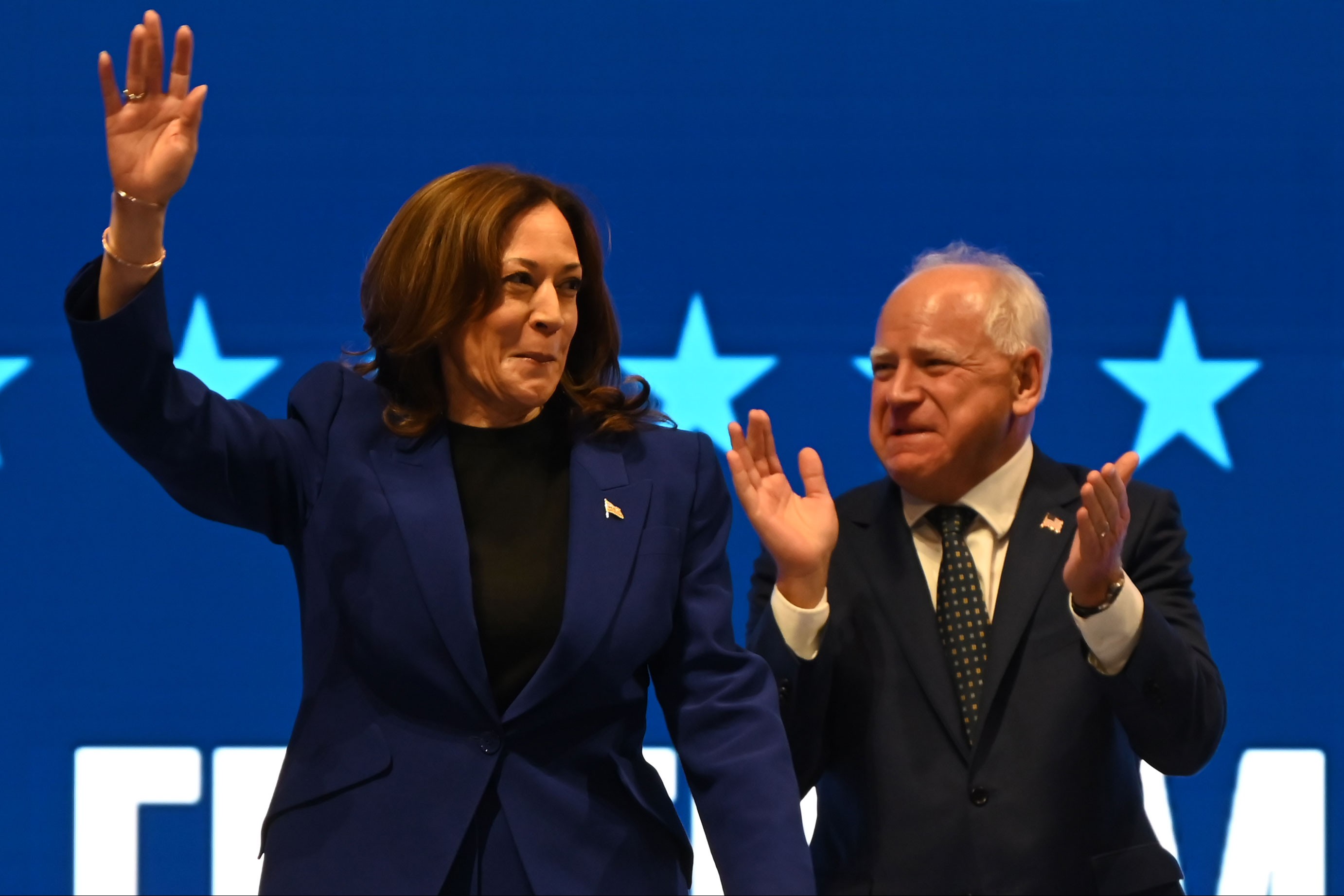 Kamala Harris ve Tim Walz