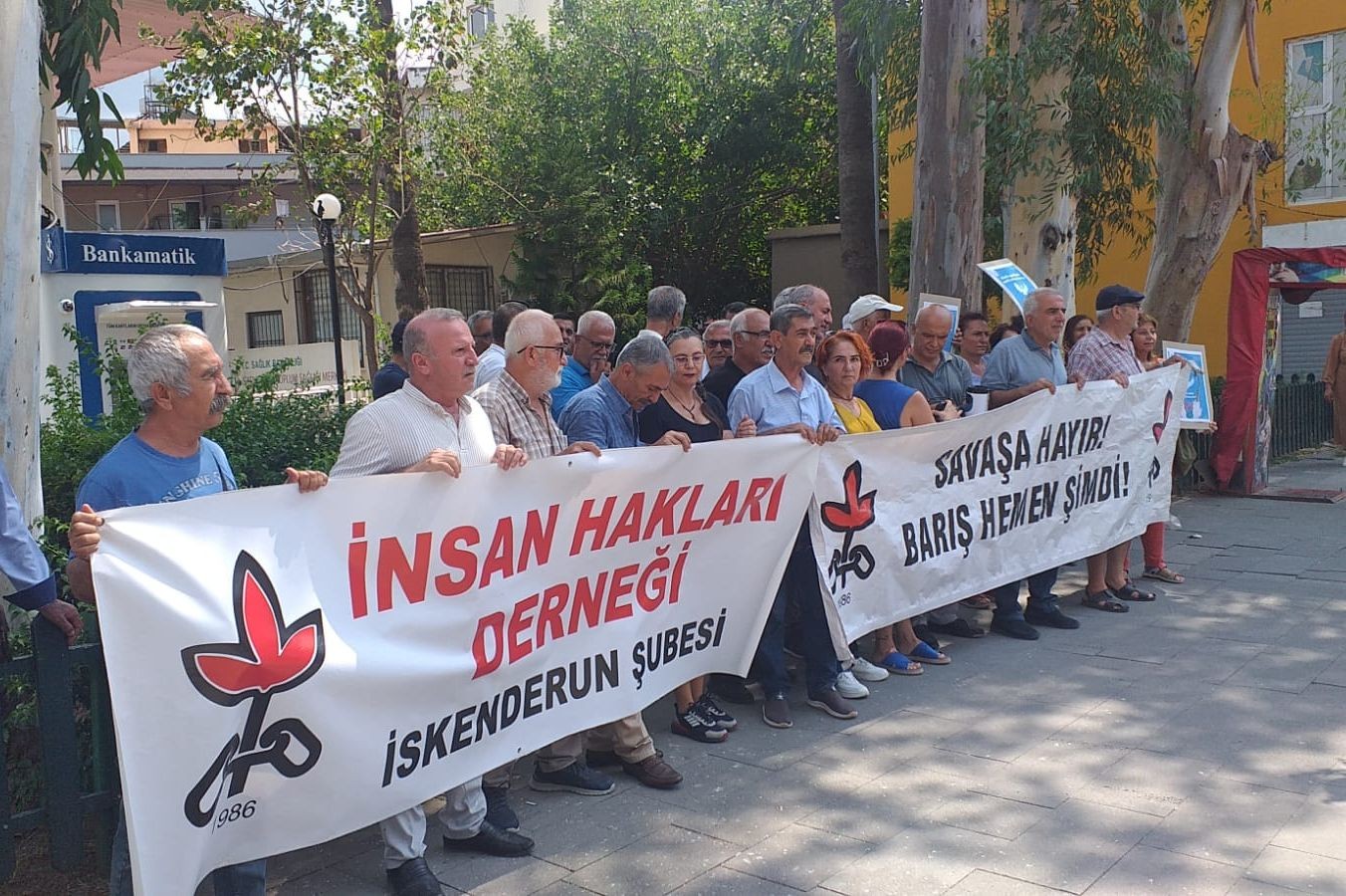 İHD İskenderun Şubesi basın açıklaması yaptı