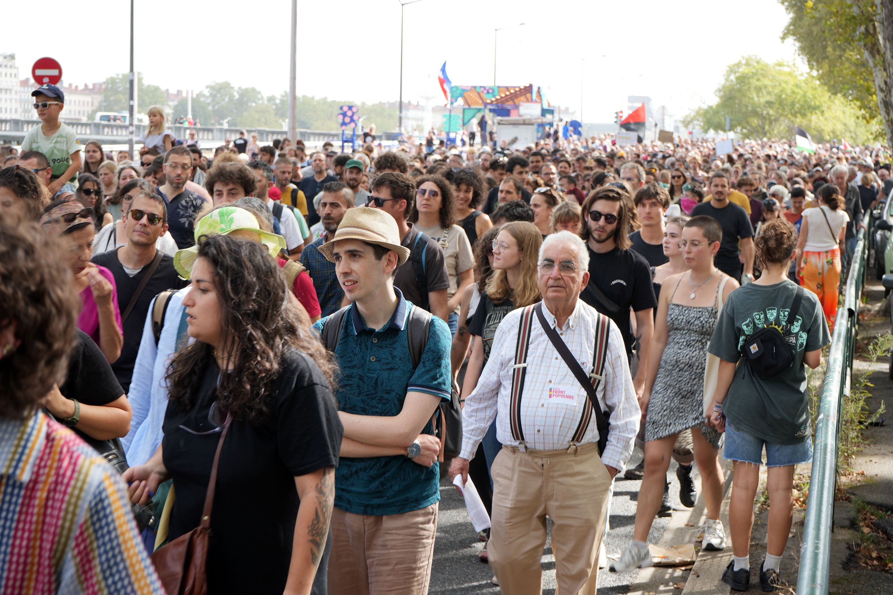 Fransa'da halk seçimi kazanan solun adayı yerine Michel Barnier'yi başbakan olarak atayan Cumhurbaşkanı Emmanuel Macron'u protesto etti.