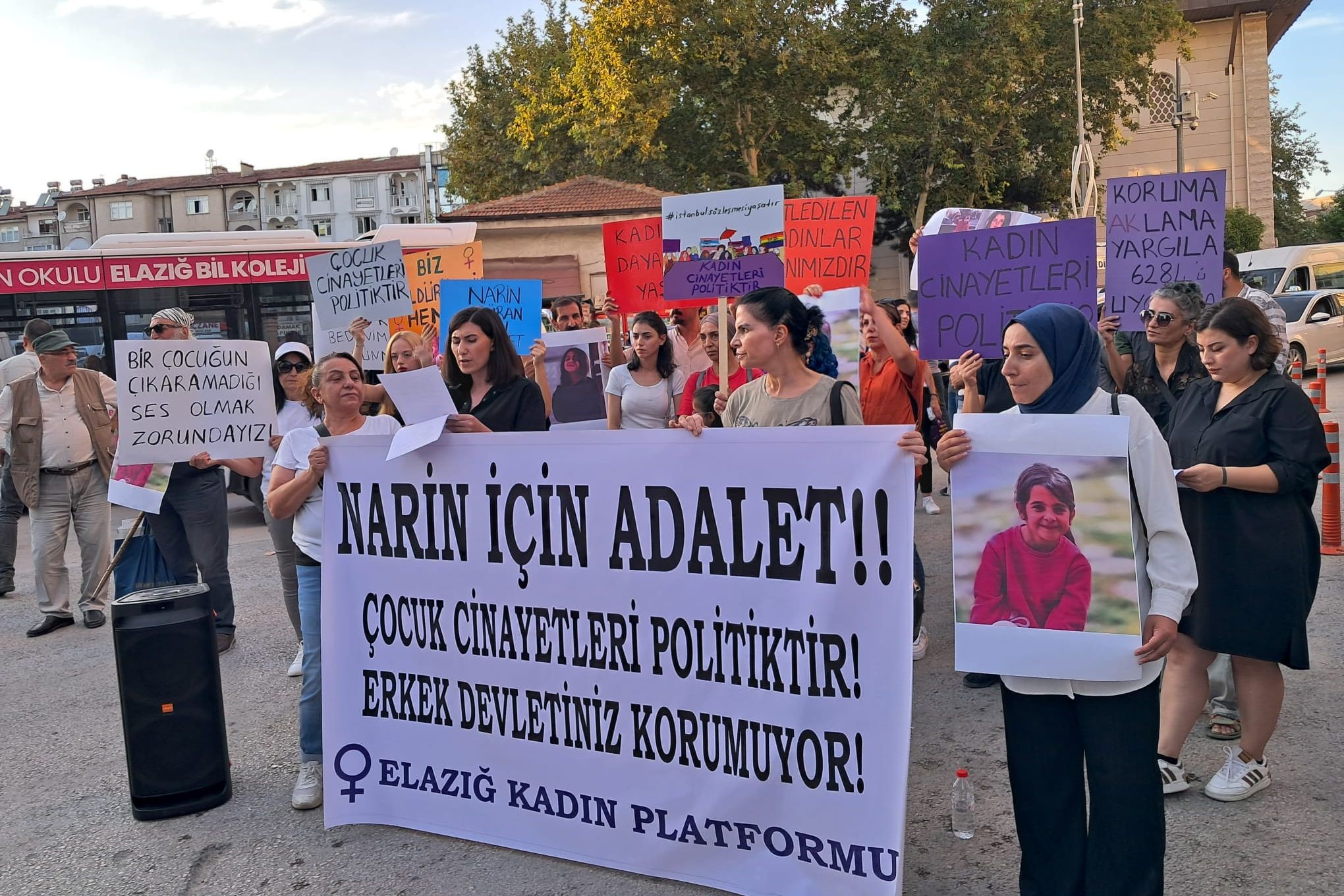 Elazığ'da Narin için yapılan eylem.