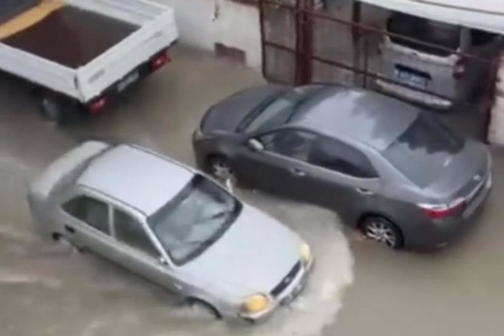 İzmir'de sağanak etkili oldu