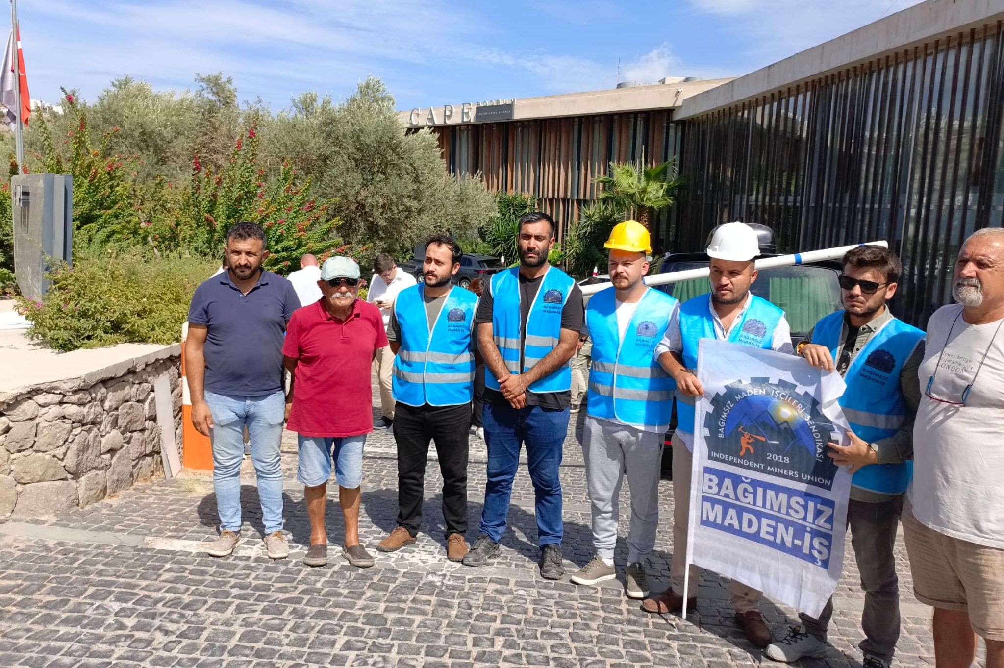 Bağımsız Maden İş üyesi Fernas işçileri açıklama yapıyor