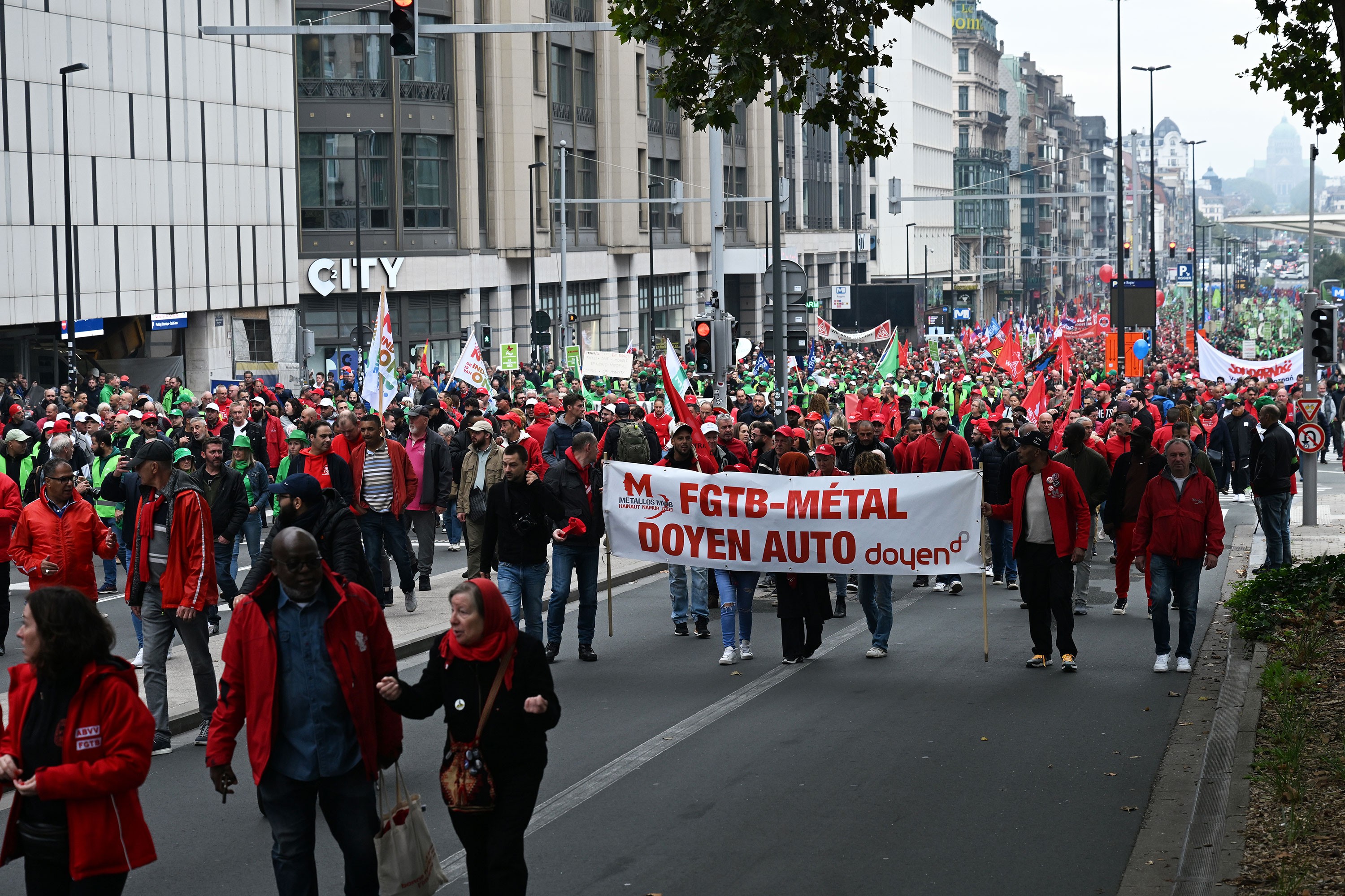 Brüksel'de Audi işçileriyle dayanışma gösterisi düzenlendi