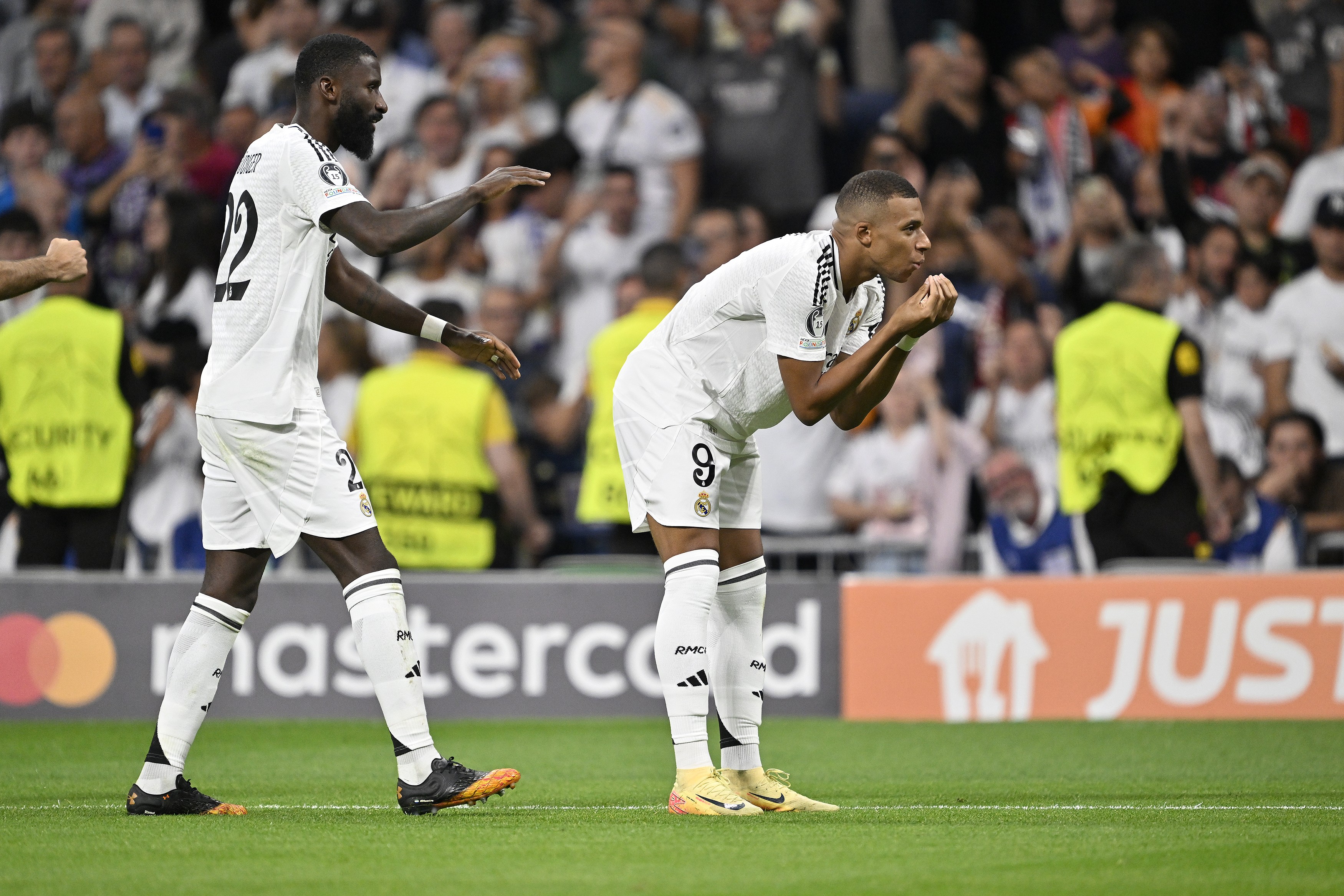 Real Madridli oyuncular Mbappe ve Rüdiger