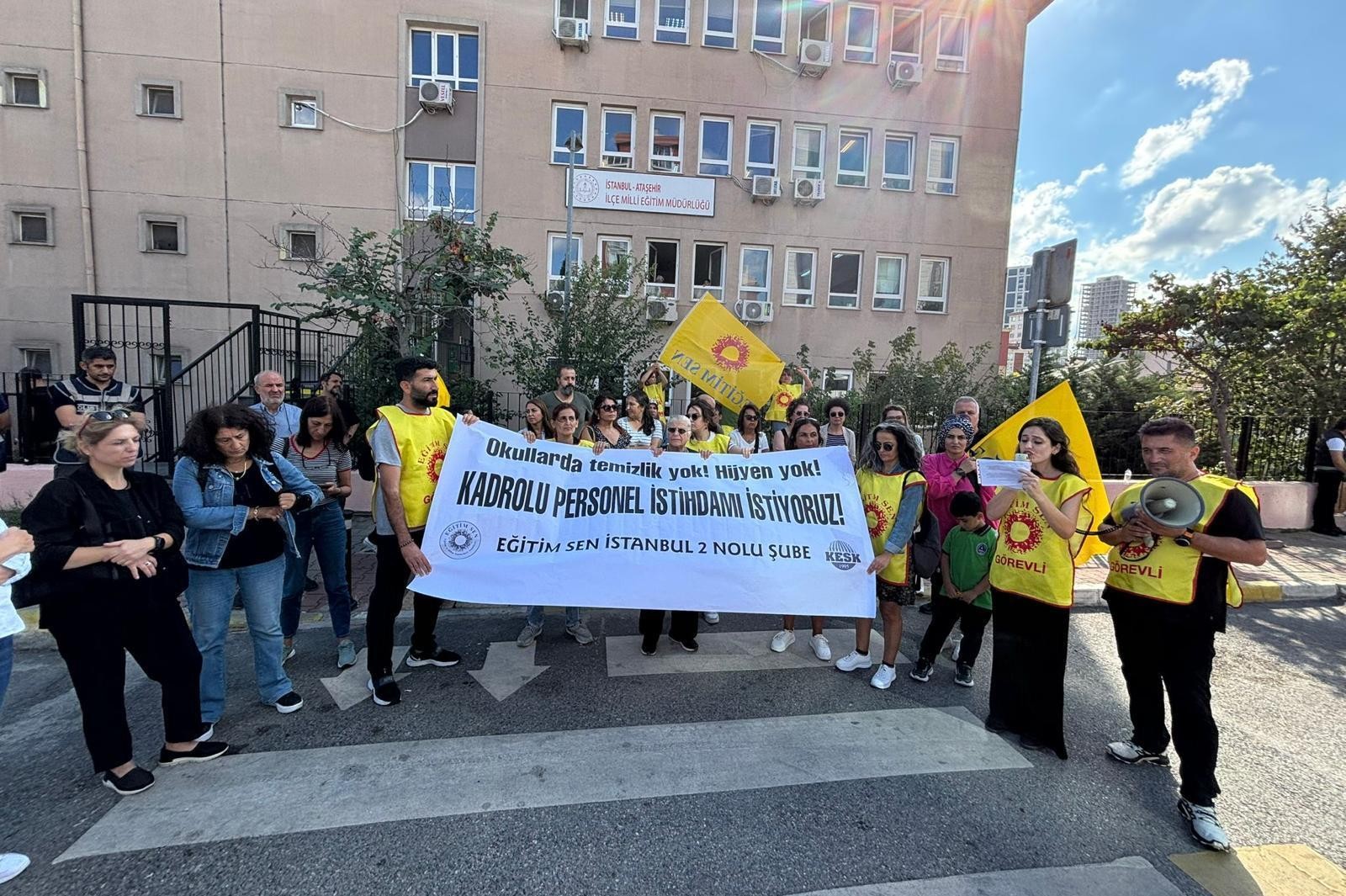 Eğitim emekçileri okulların yaşadığı temizlik görevlisi ve hijyen sorununa dikkat çekti