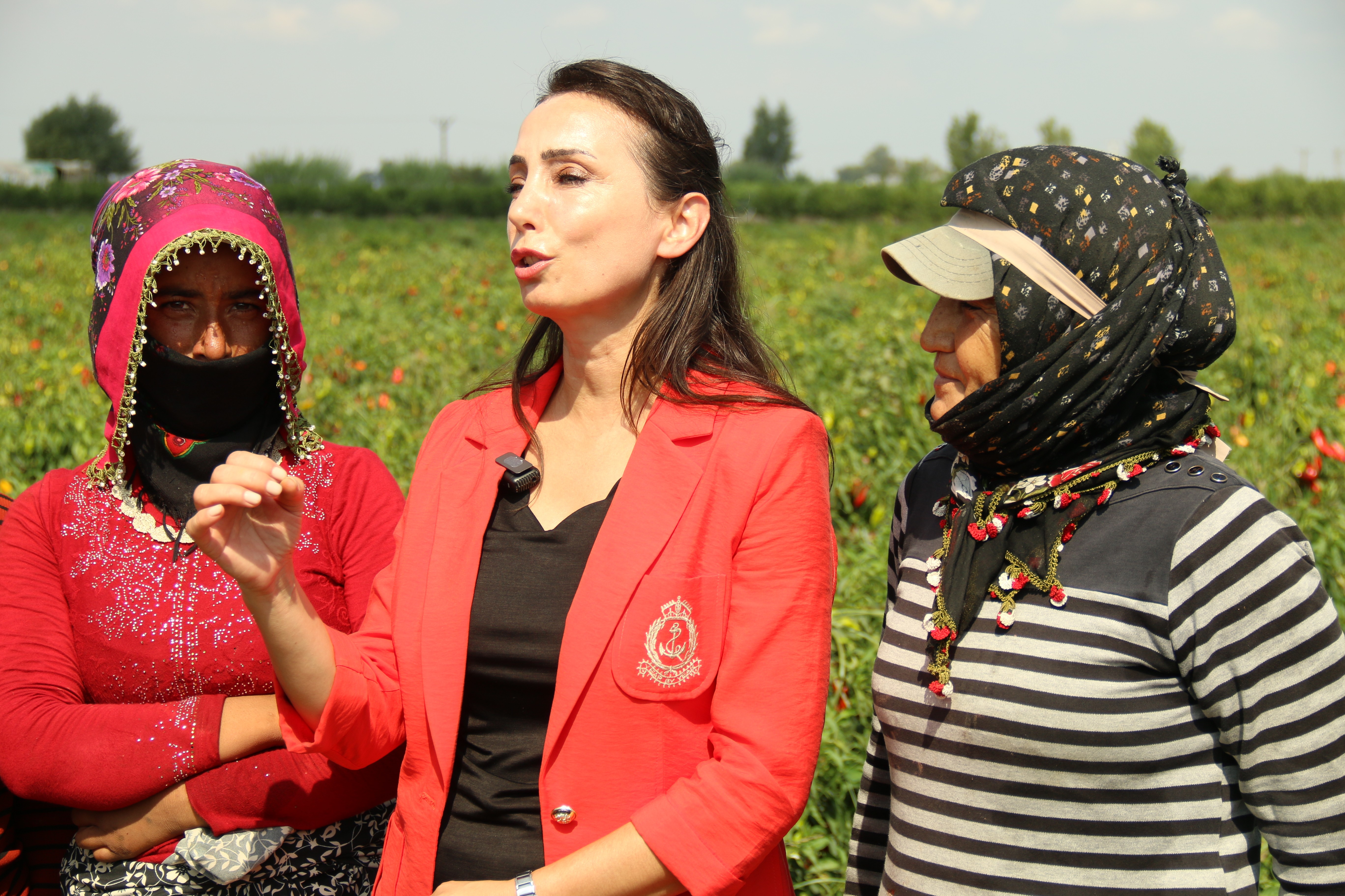 Tülay Hatimoğulları ve çiftçiler