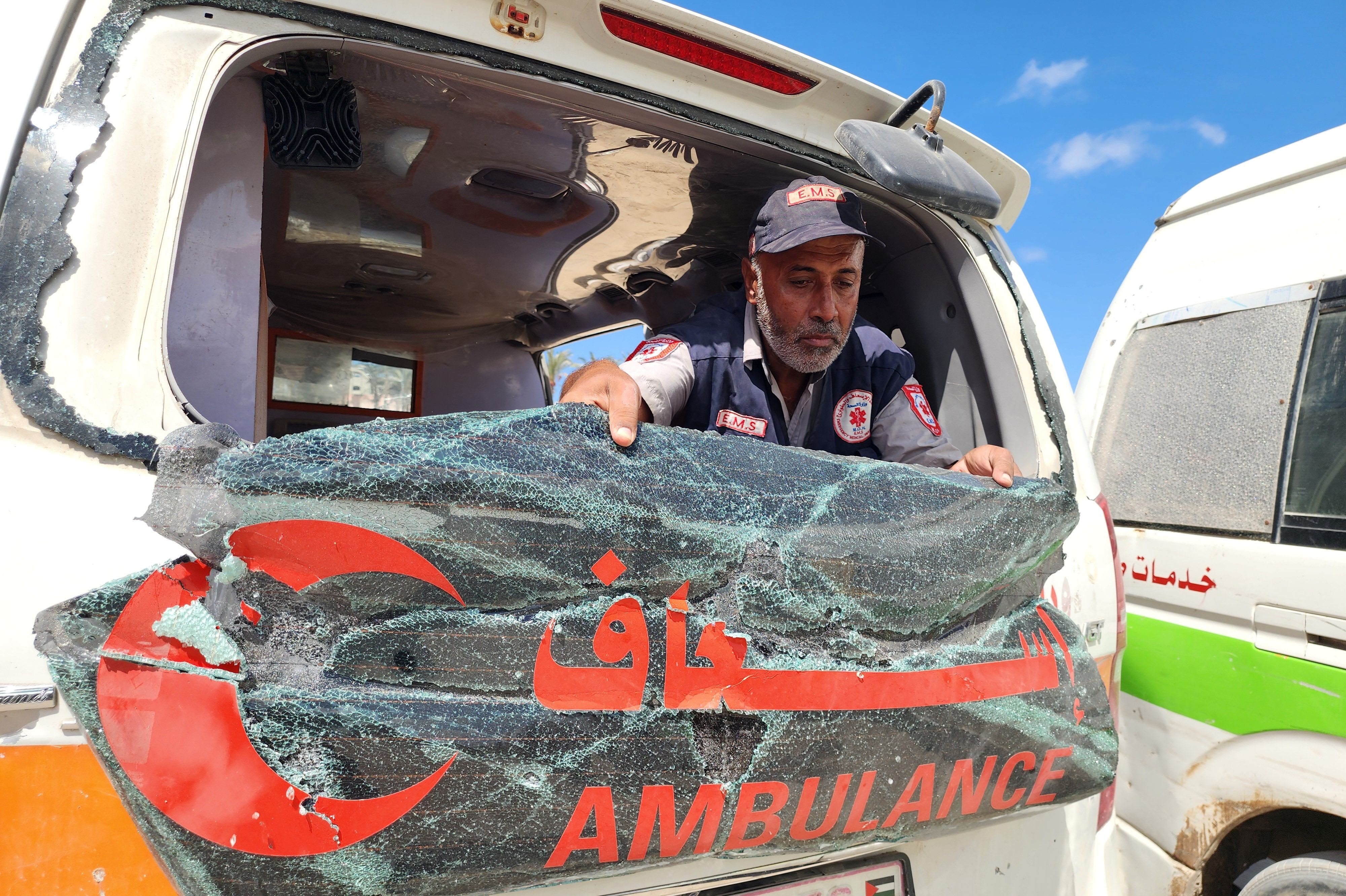 hasar alan ambulans, sağlık görevlisi