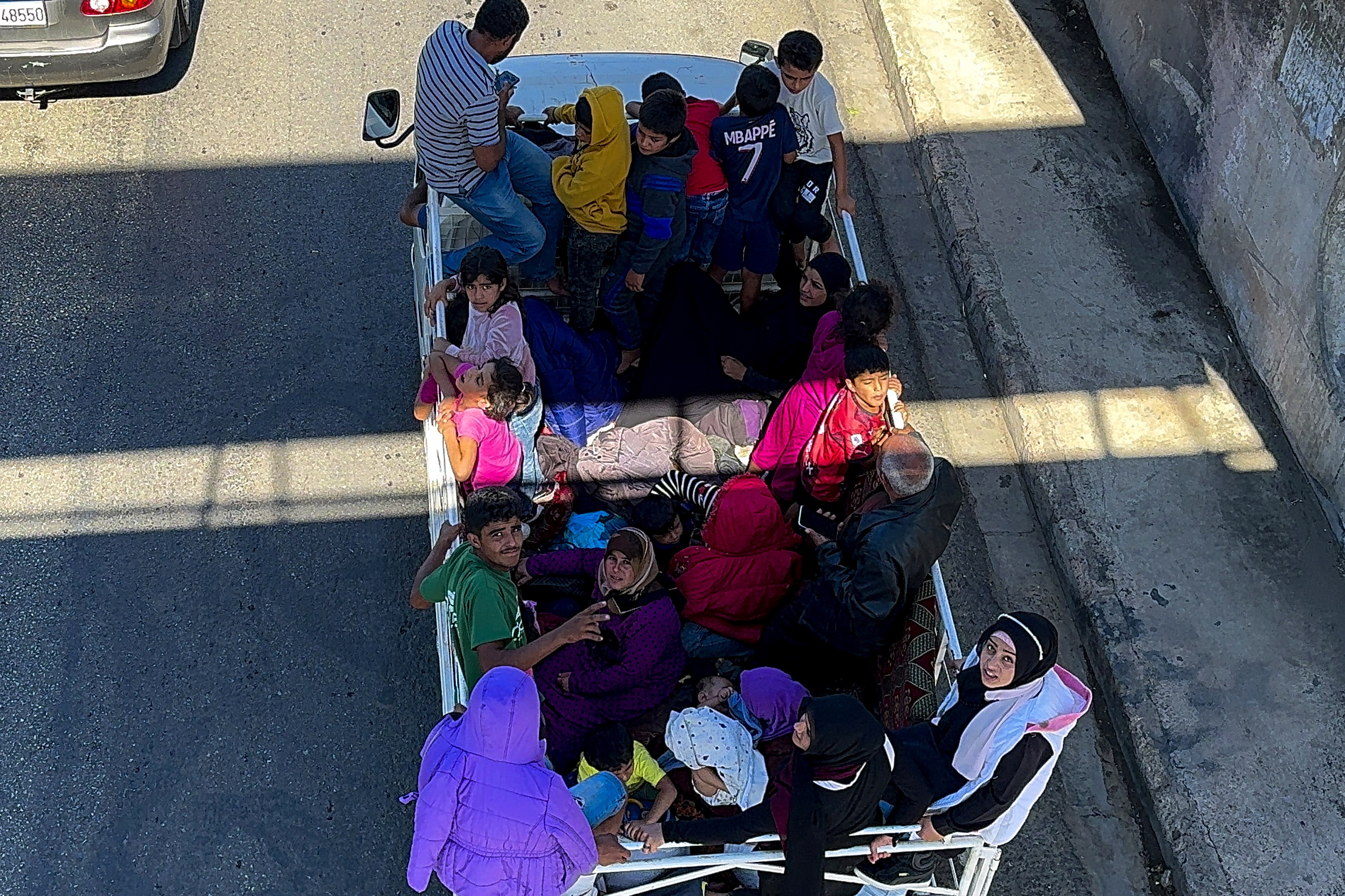 İsrail'in saldırdığı Lübnan'da halk göç ediyor