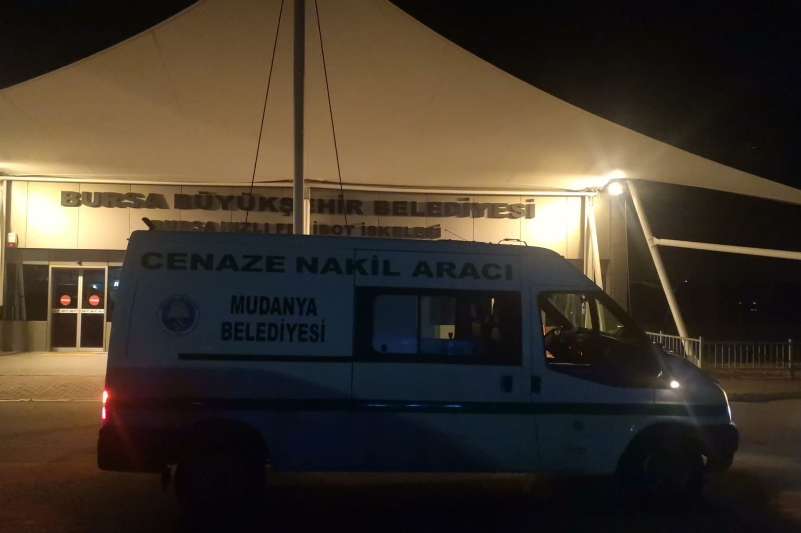 Mudanya Belediyesine ait cenaze nakil aracı