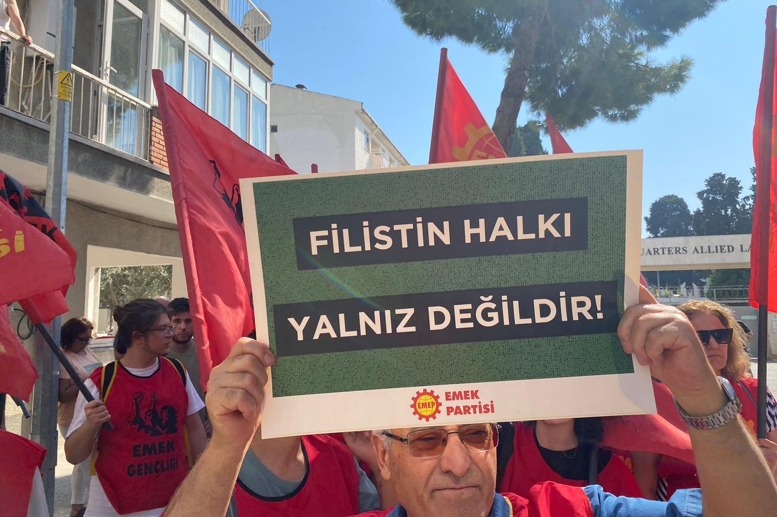 Filistin halkı yalnız değildir dövizi