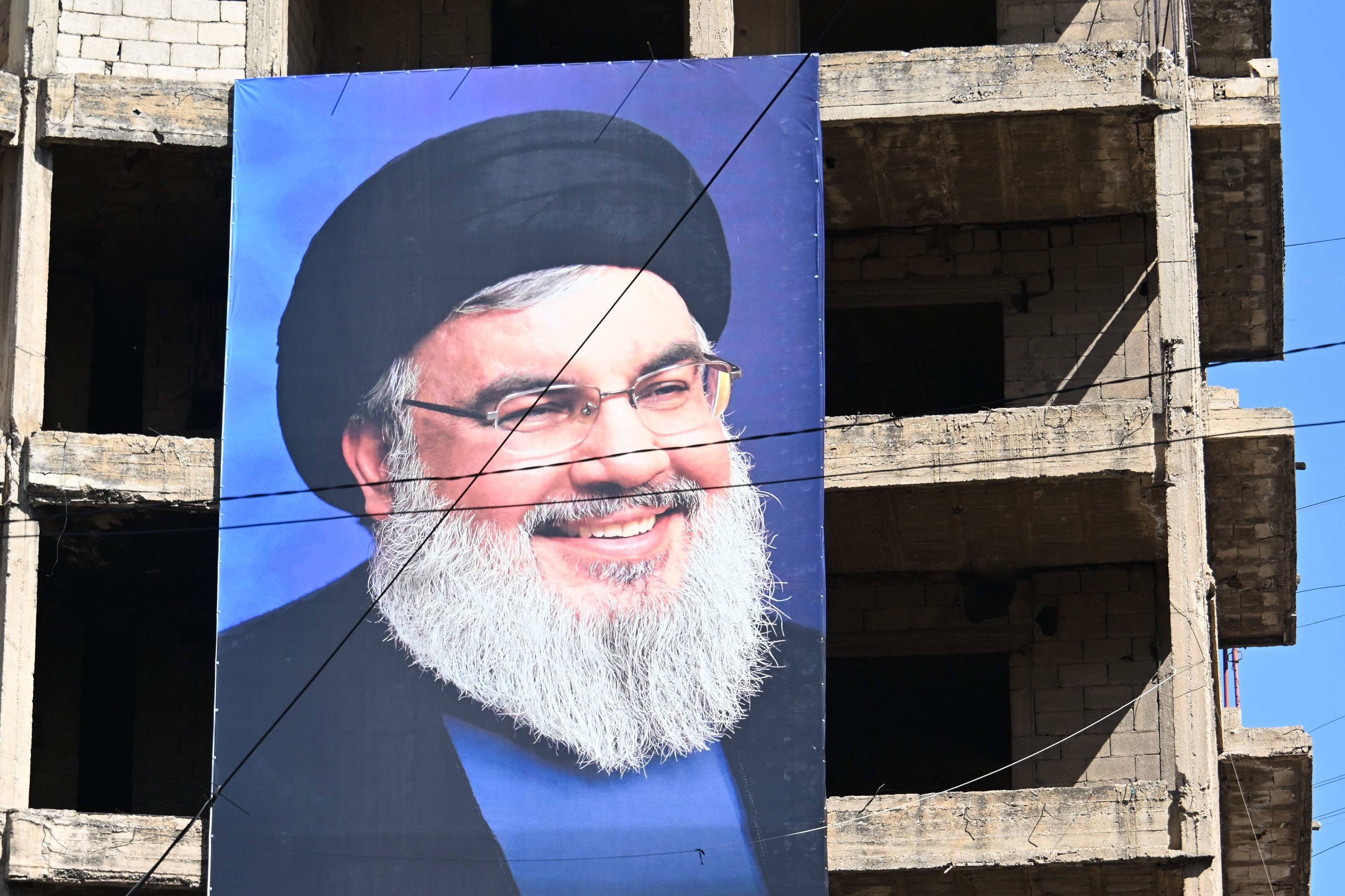 Reuters: Nasrallah'ın cansız bedeni enkazdan çıkarıldı