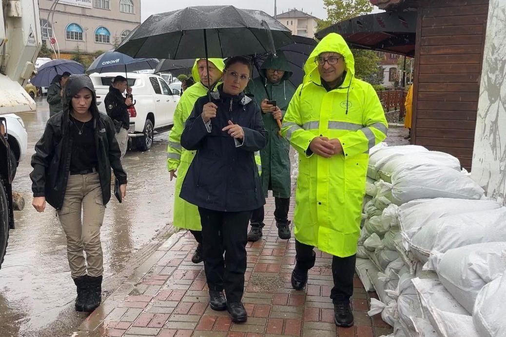 Bartın'da sele karşı çuvallı önlemi denetleyen  Vali