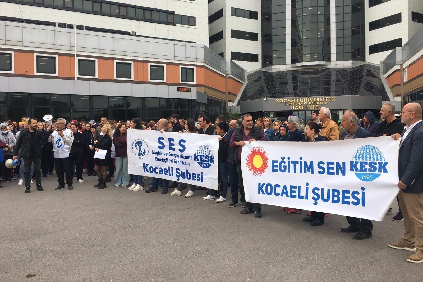 Kocaeli Üniversitesi servis sorunu açıklama