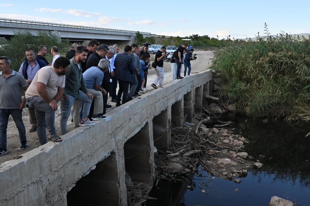 Gediz Nehri'nde CHP heyetinin incelemesi