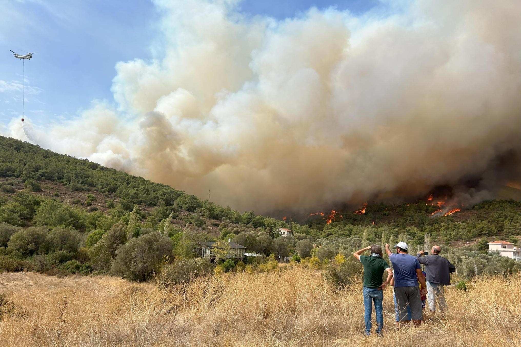 Foça'da hafriyat alanında yangın