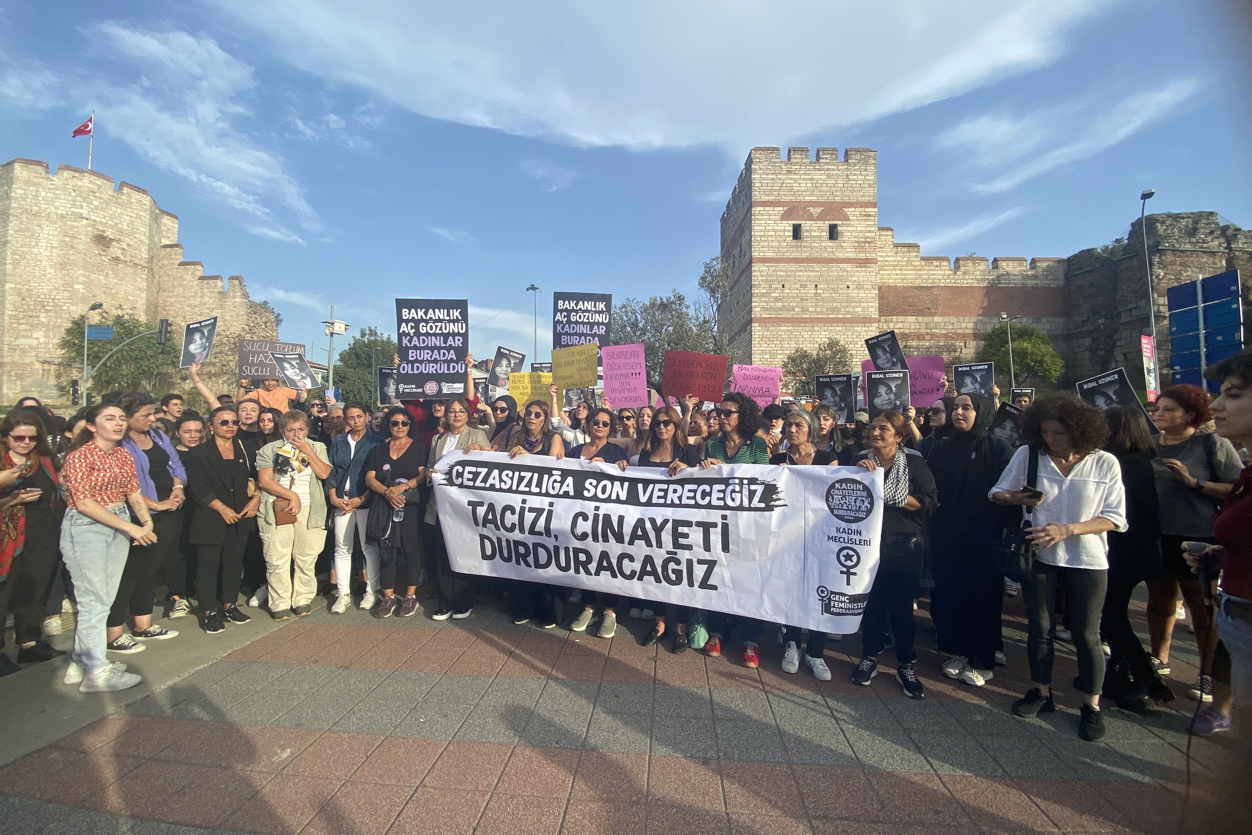 Kadın cinayetlerini protesto