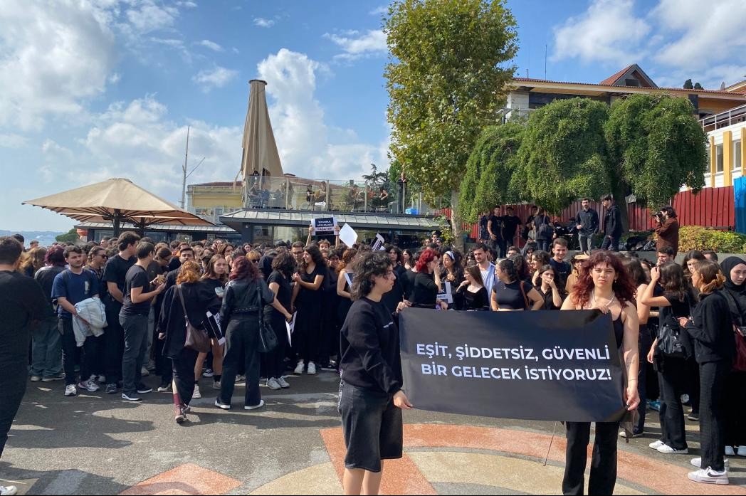 Galatasaray Üniversitesi kadın cinayeti protesto eylemi