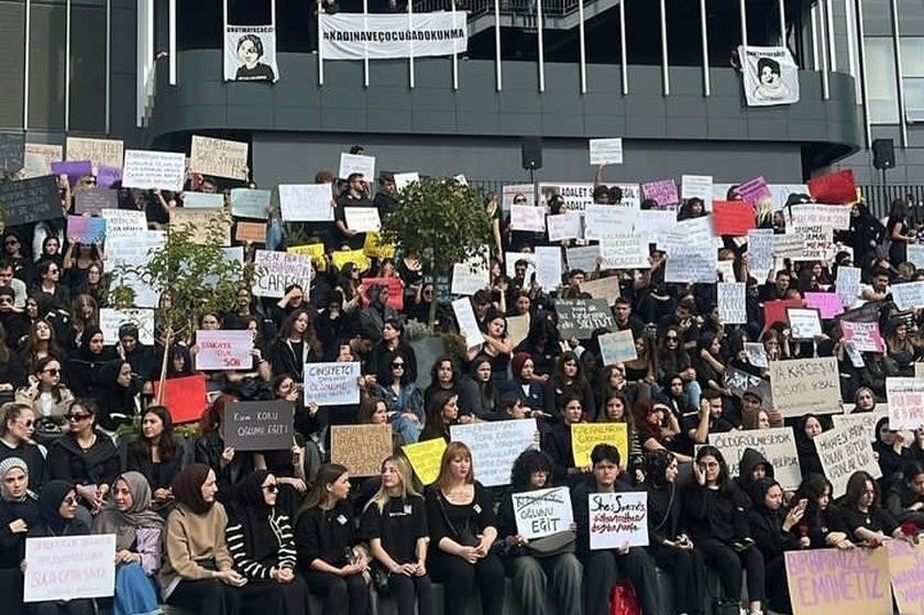 Medipol Üniversitesi'ndeki kadın cinayeti eylemi