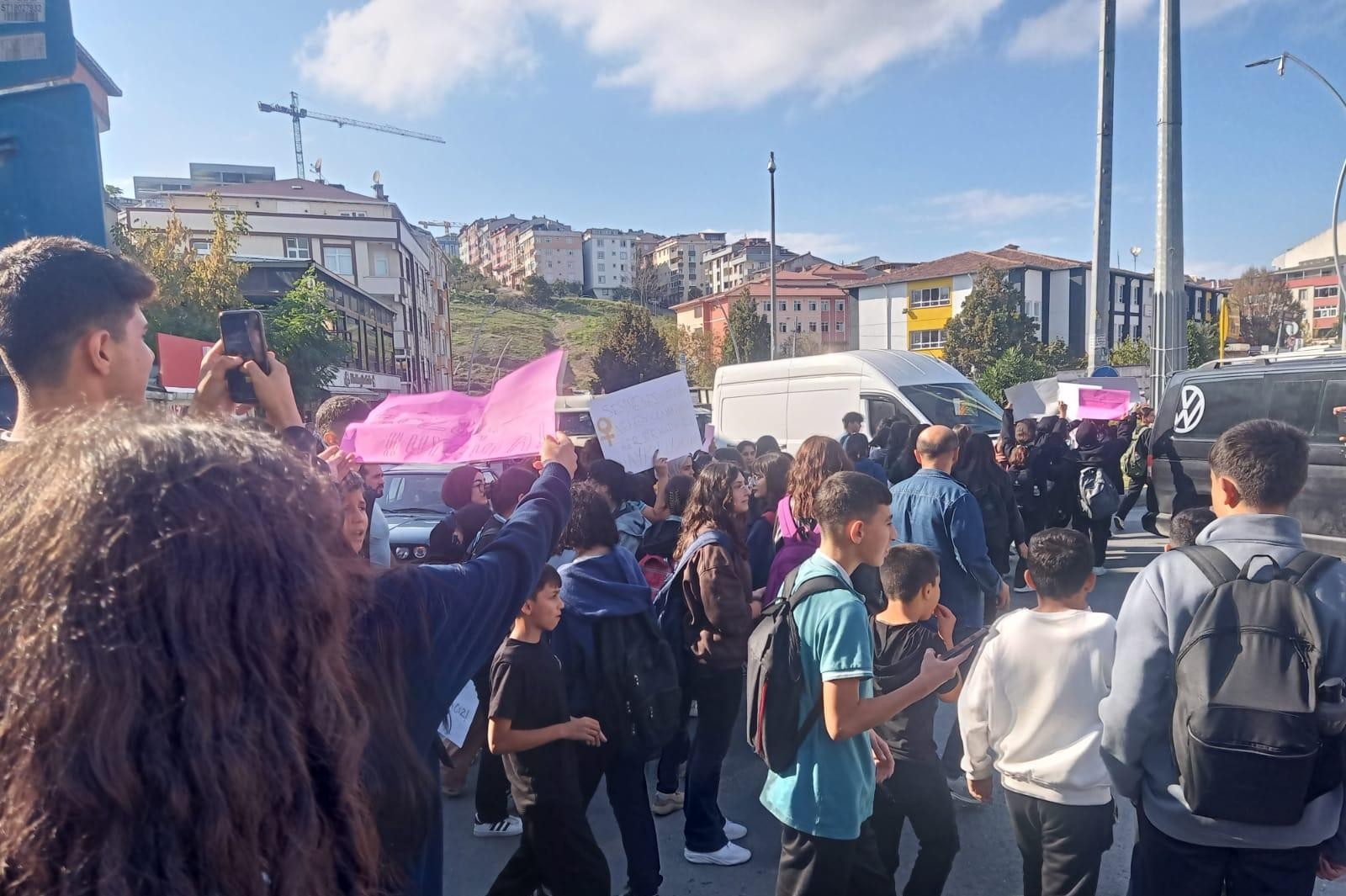 Nuri Pakdil Anadolu Lisesi öğrencilerinin kadın cinayeti eylemi