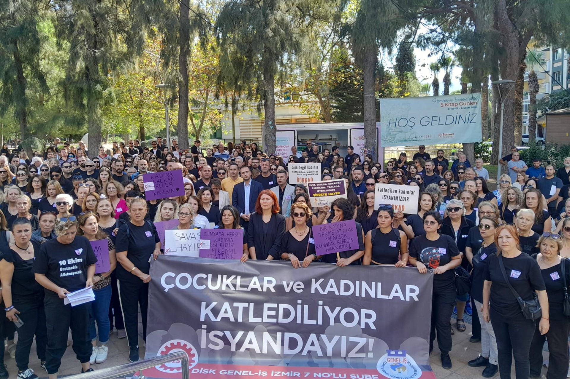 Genel-İş İzmir 7 nolu şube üyesi kadın işçiler kadın cinayetlerine karşı eylem yaptı 