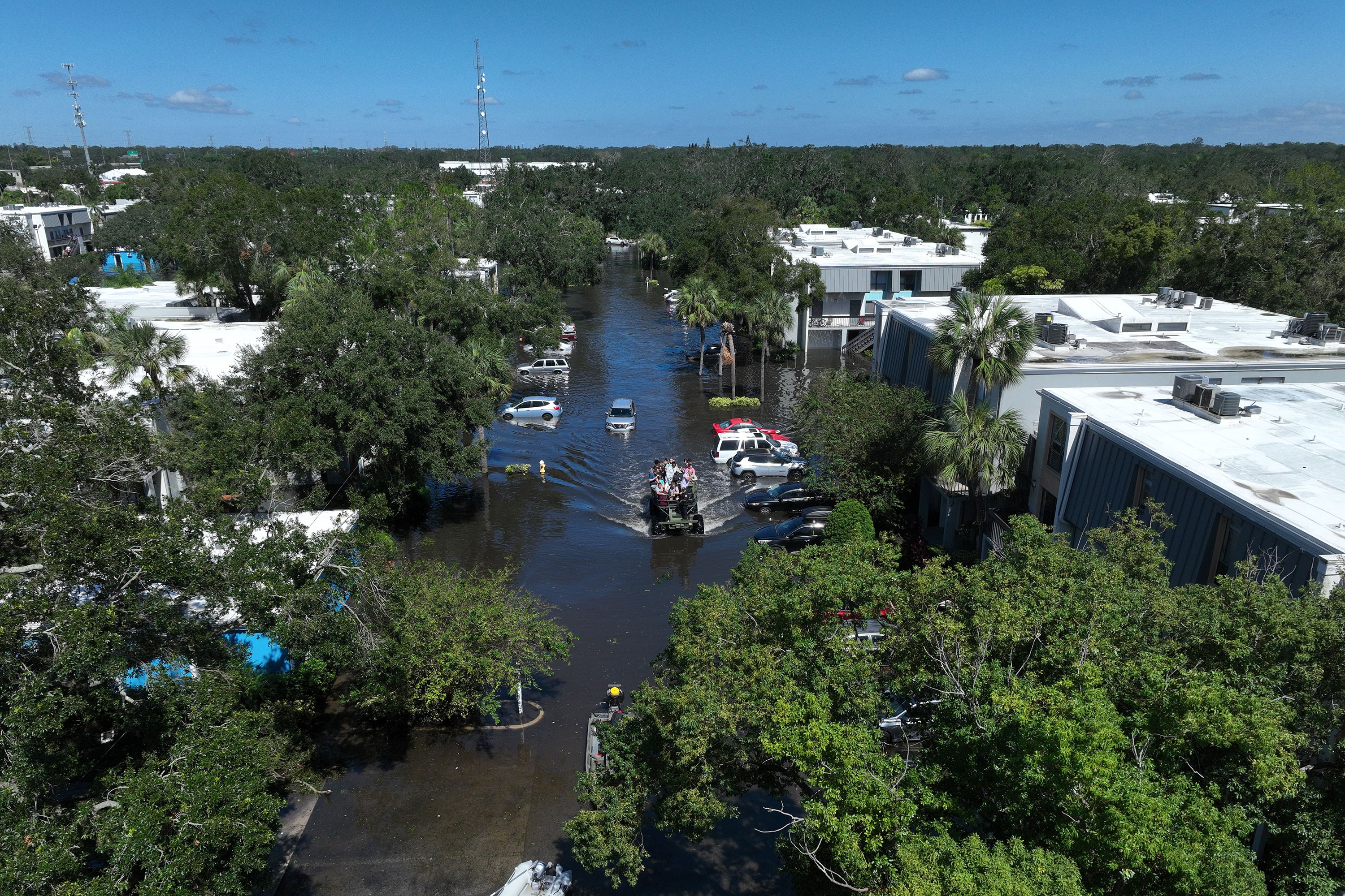 ABD'nin Florida eyaletinde Milton Kasırgası 3 kategorisiyle karaya vurdu